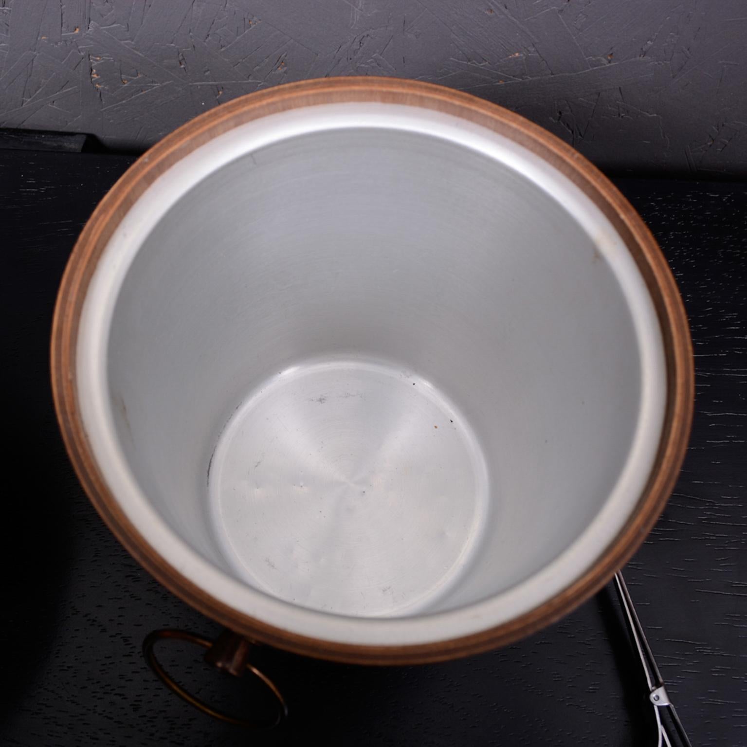 Japonais Modernity Barware Set de seaux à glace en bois de noyer Pince en acier inoxydable 1960s Japan en vente