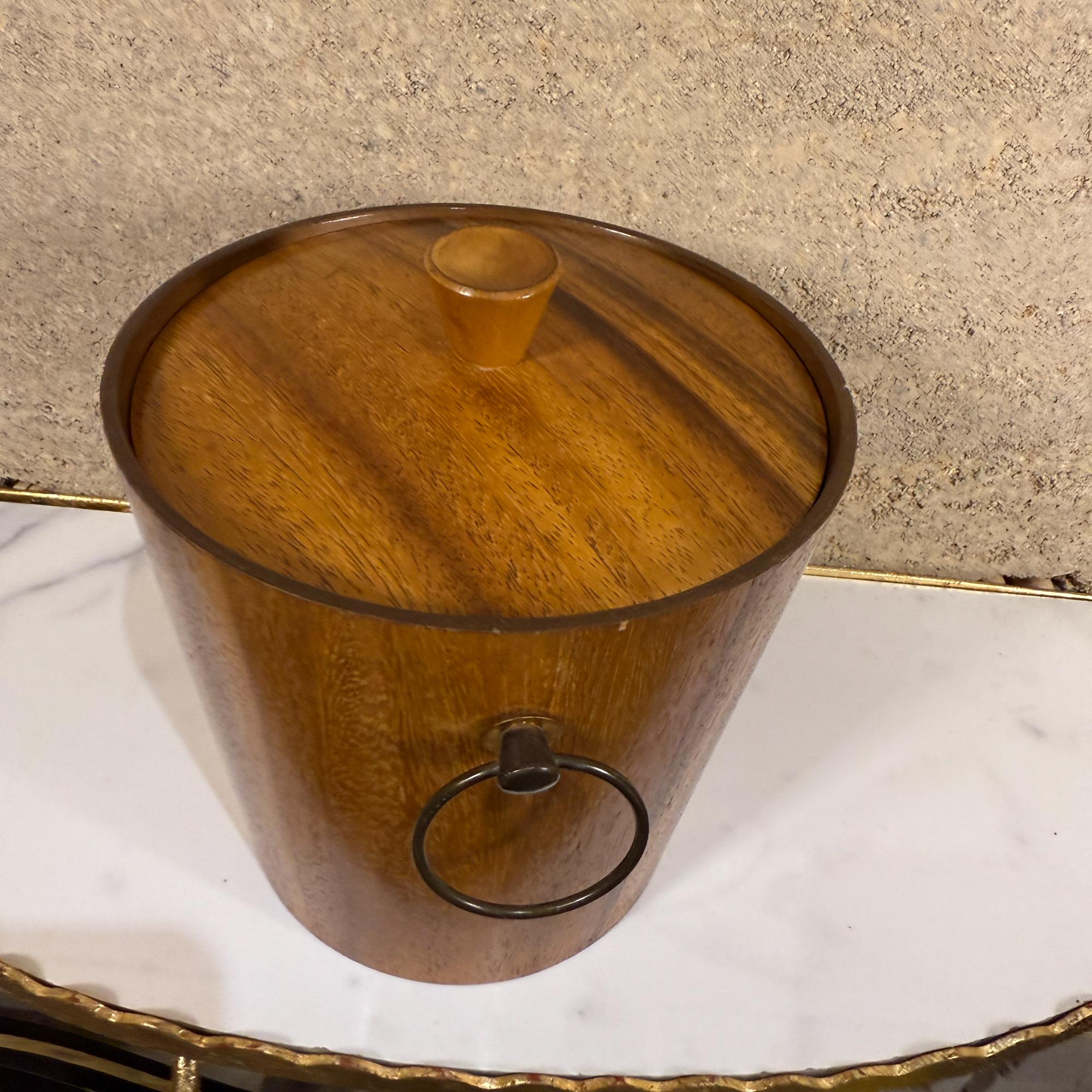 Oggetti da bar moderni Set di secchielli per il ghiaccio in legno di noce Pinze in acciaio inossidabile 1960s Giappone in vendita 1