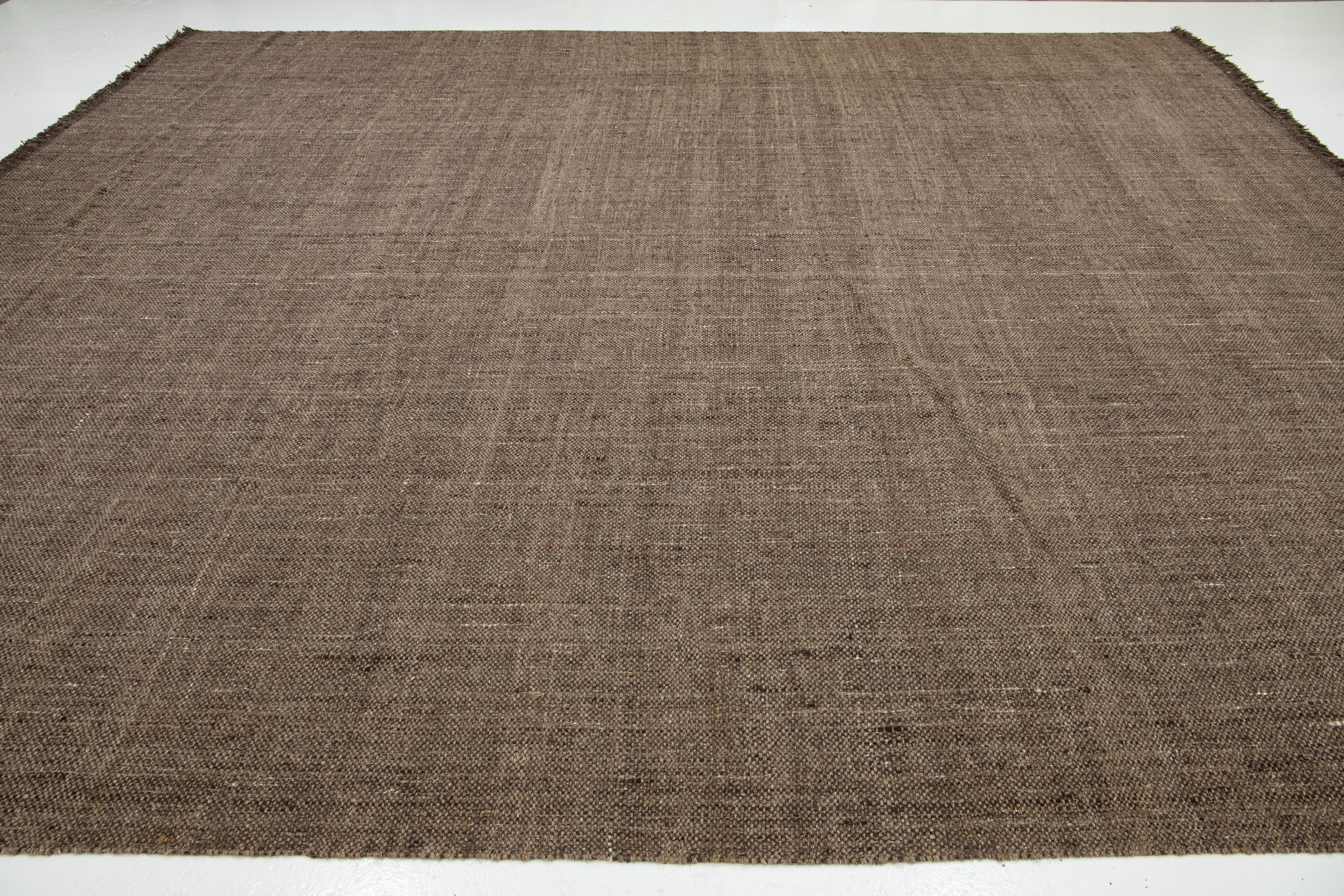 Moderner Teppich aus natürlicher Wolle mit Korbgeflecht in Brown im Angebot 2