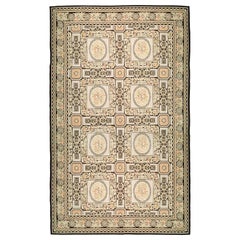 Moderner handgeknüpfter Teppich in Bassarabian Botanic Design aus Wolle von Doris Leslie Blau
