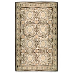 Alfombra moderna de lana anudada a mano con diseño botánico Bassarabian, de Doris Leslie Blau