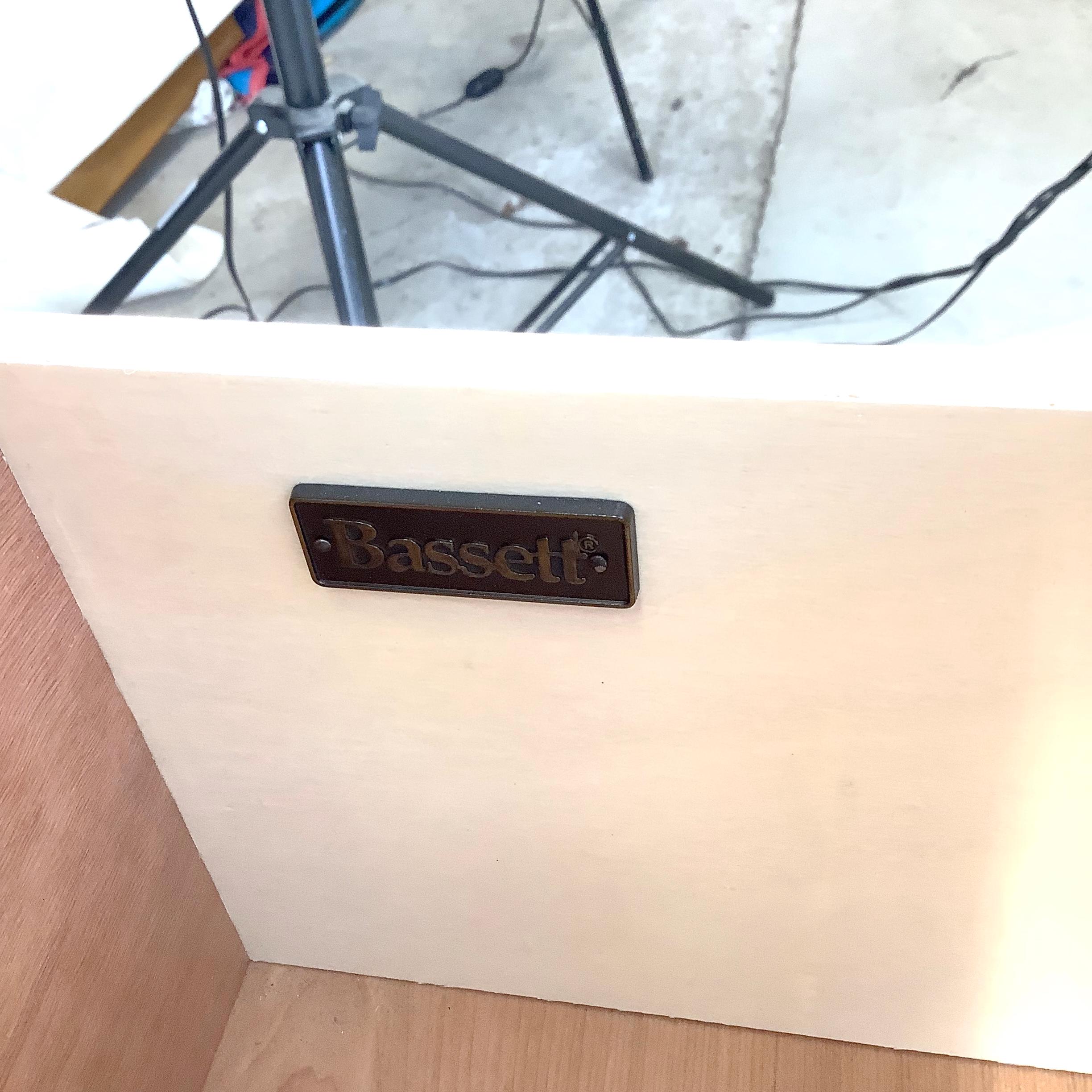 Legno Modern Bassett Chest With Sculptural X Base in vendita