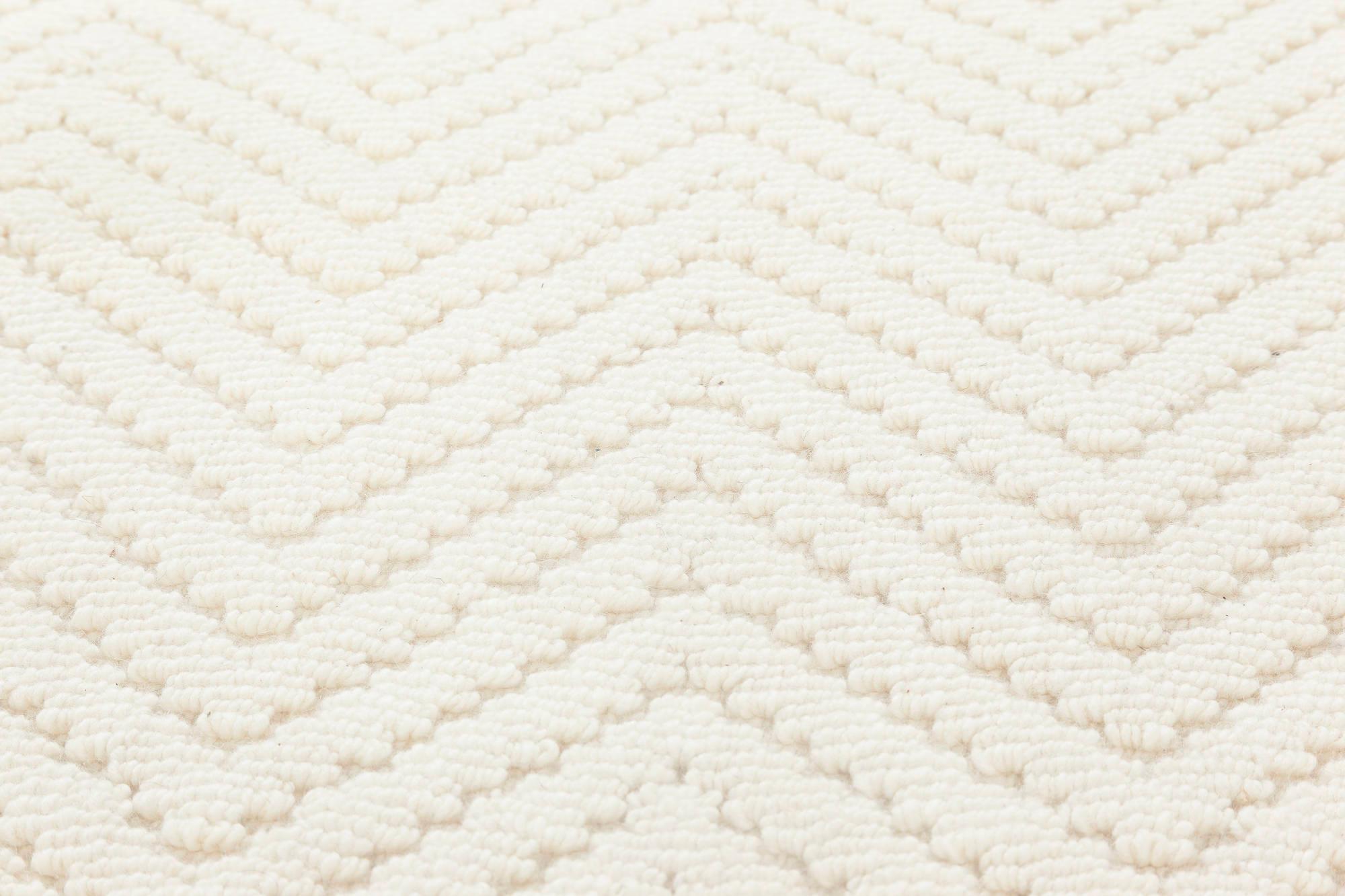 Modern Bauer Collection White Herringbone Design Wool Rug by Doris Leslie Blau Moderno en venta