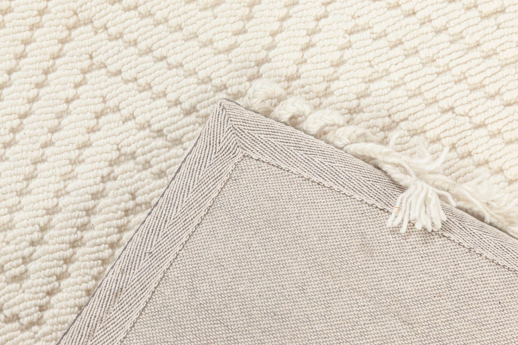 Modern Bauer Collection White Herringbone Design Wool Rug by Doris Leslie Blau en Nuevo estado para la venta en New York, NY