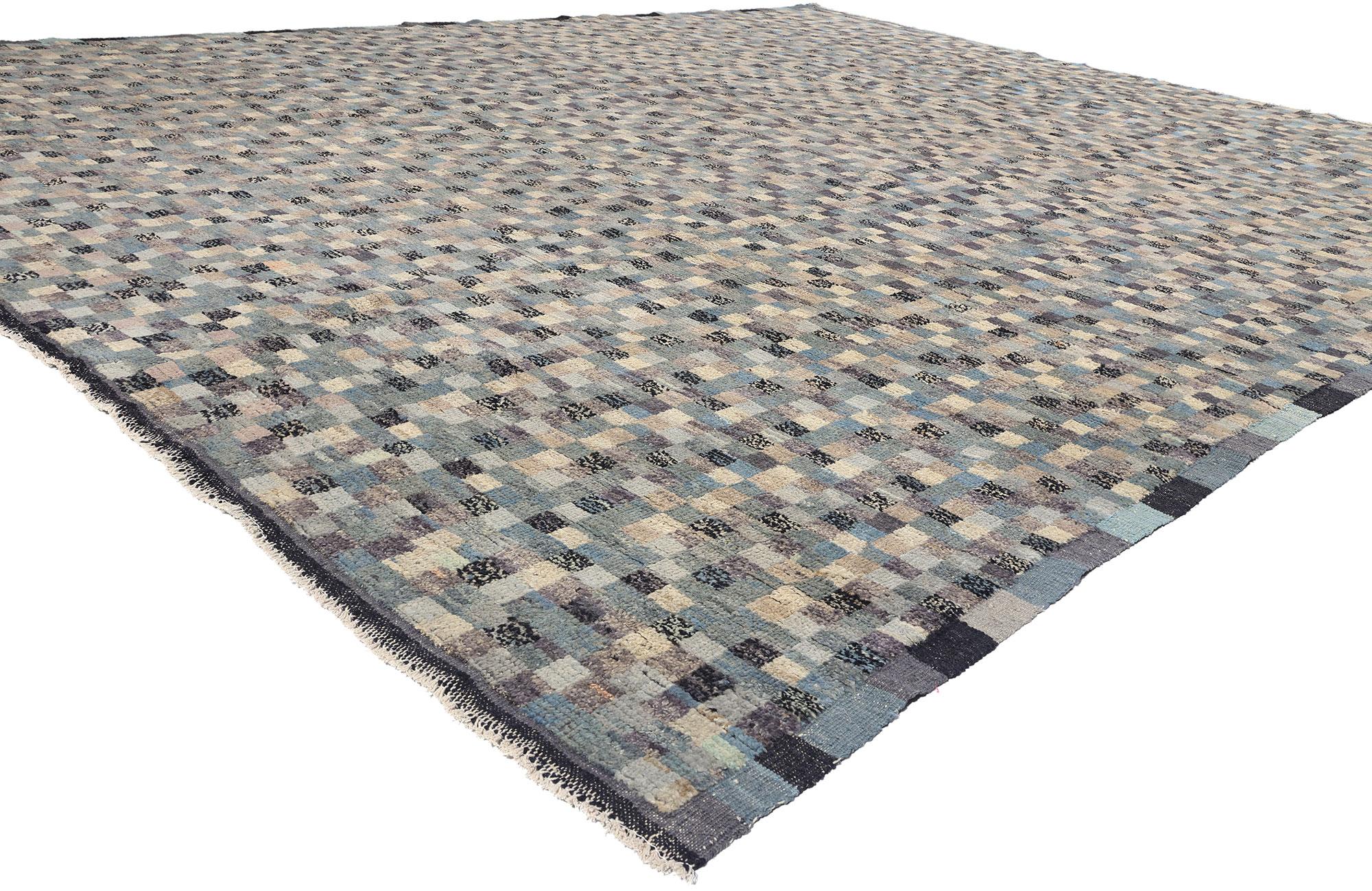 81053 Tapis marocain moderne à carreaux Bauhaus, 12'02 x 15'00. Entrez dans un royaume où la collision des mouvements artistiques et la métamorphose de l'héritage culturel évoquent une atmosphère d'élégance sombre dans ce tapis marocain moderne en