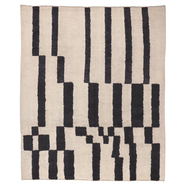 Moderner marokkanischer Bauhaus-Teppich, inspiriert von Josef Albers, Elfenbein und Ebenholz im Angebot bei 1stDibs Deutschland