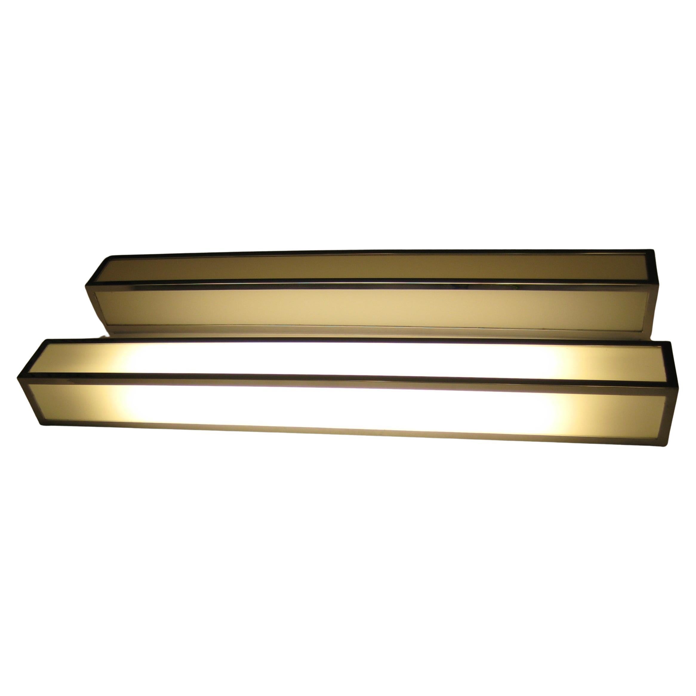 Moderne Balkenfiguren in verchromtem Messing, Opalglas, LED