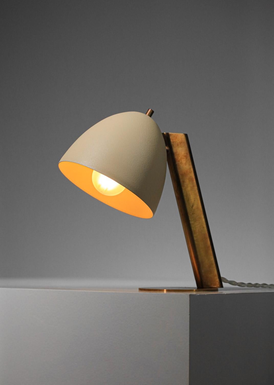 Modern bedside lamp brass and lacquered metal, modernist style danke studio For Sale 2