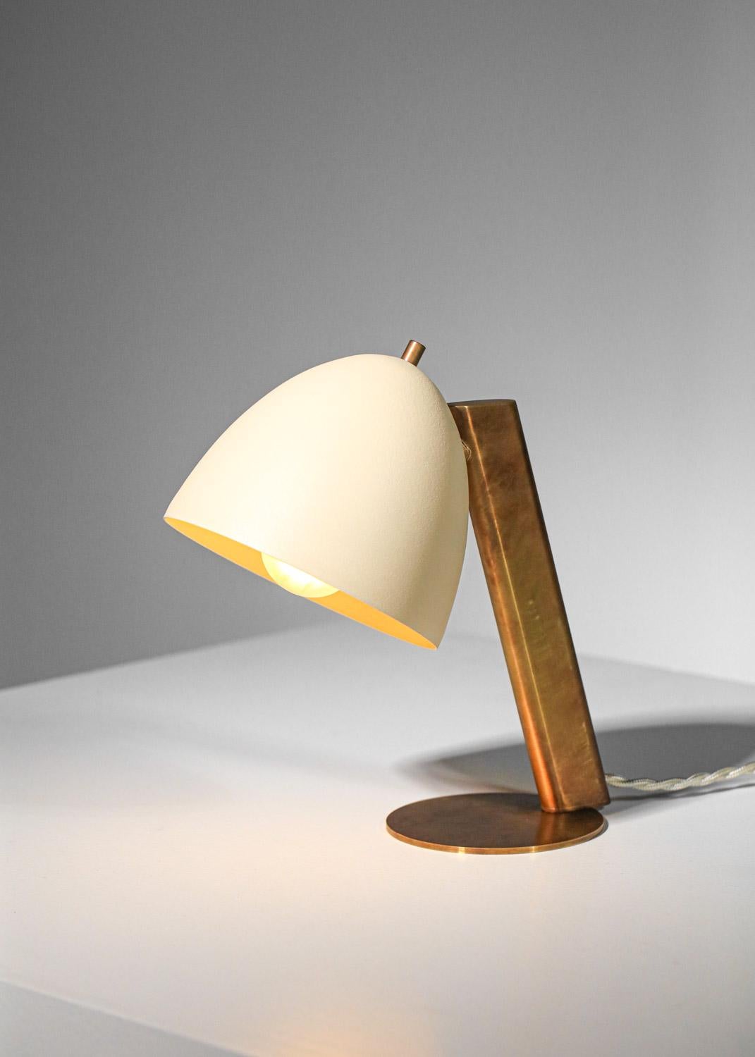 Modern bedside lamp brass and lacquered metal, modernist style danke studio For Sale 3