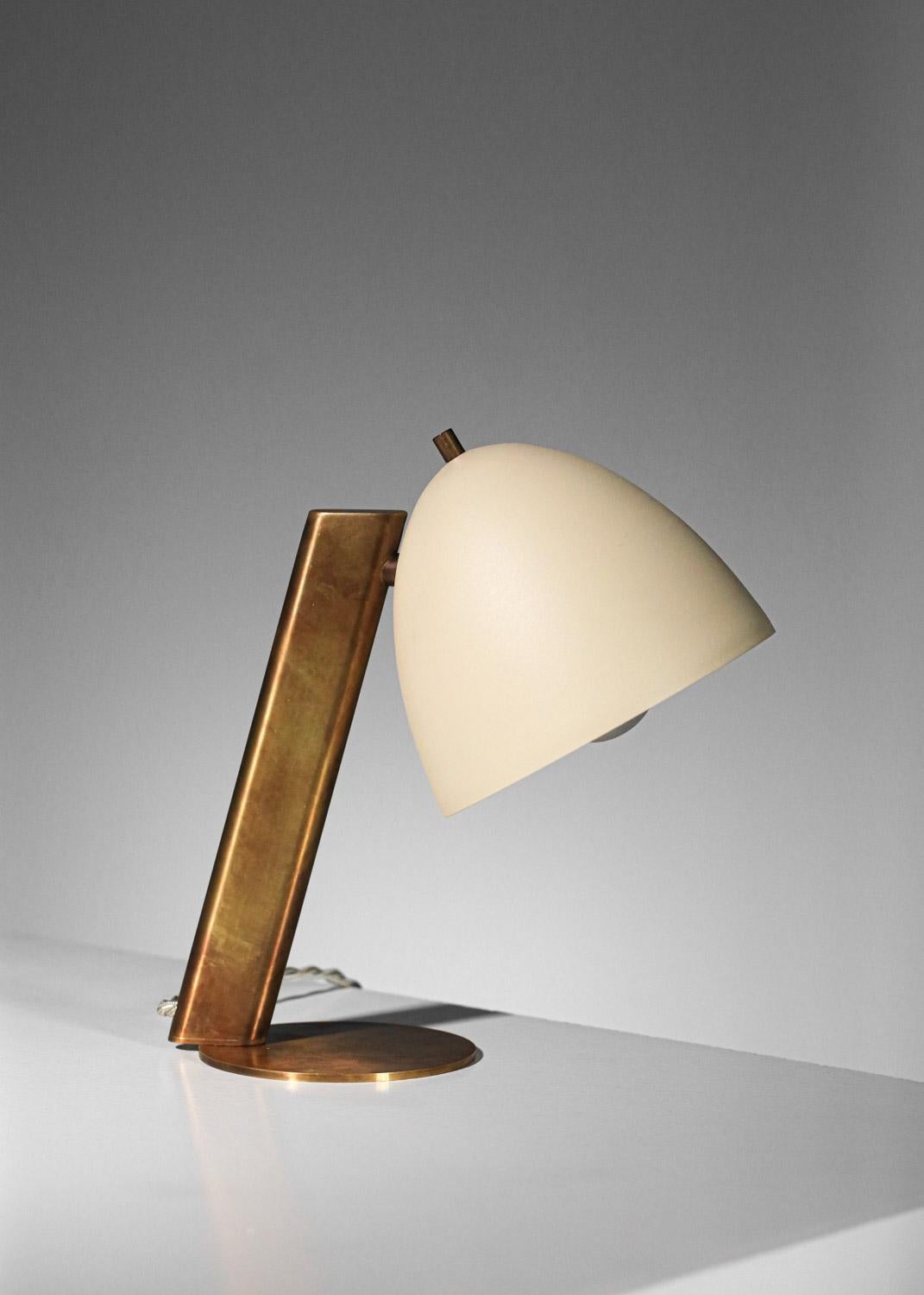 Modern bedside lamp brass and lacquered metal, modernist style danke studio For Sale 7