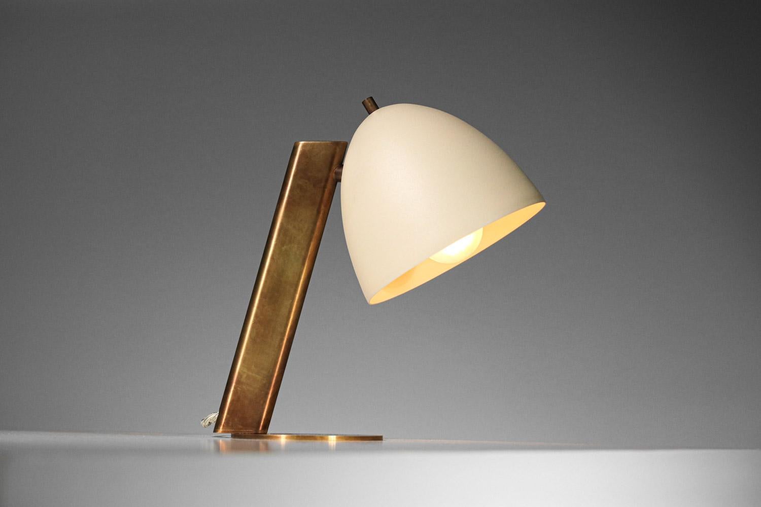 Modern bedside lamp brass and lacquered metal, modernist style danke studio For Sale 8