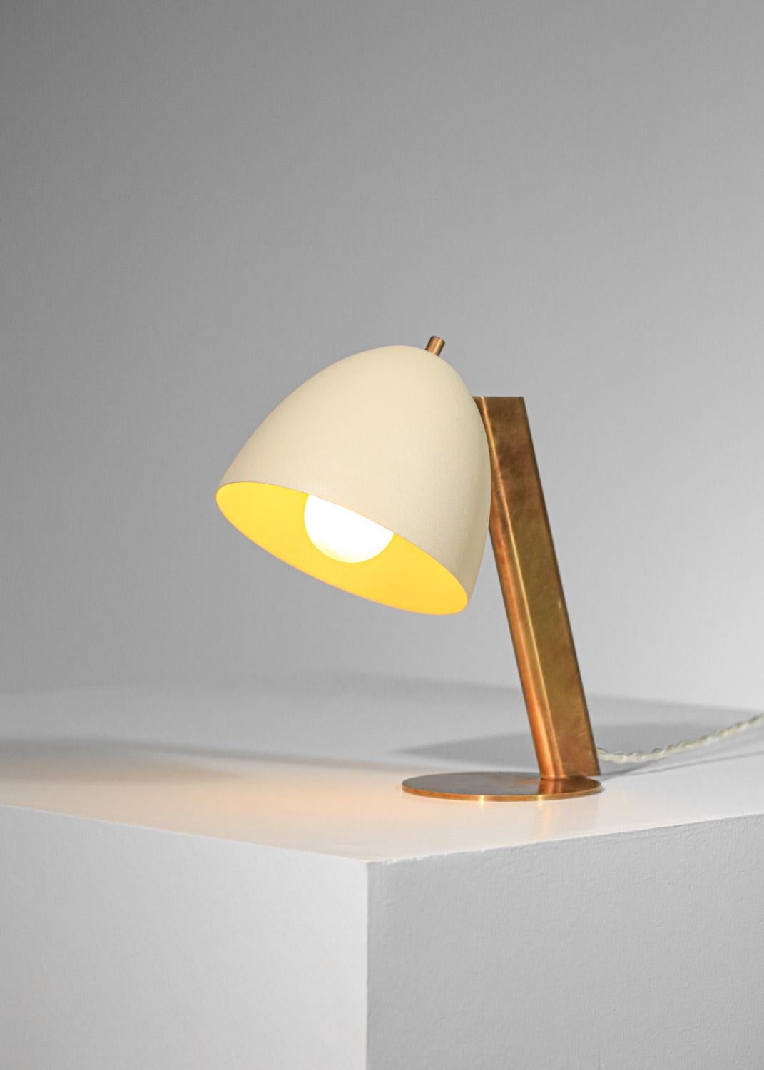 Modern bedside lamp brass and lacquered metal, modernist style danke studio In New Condition For Sale In Lyon, FR