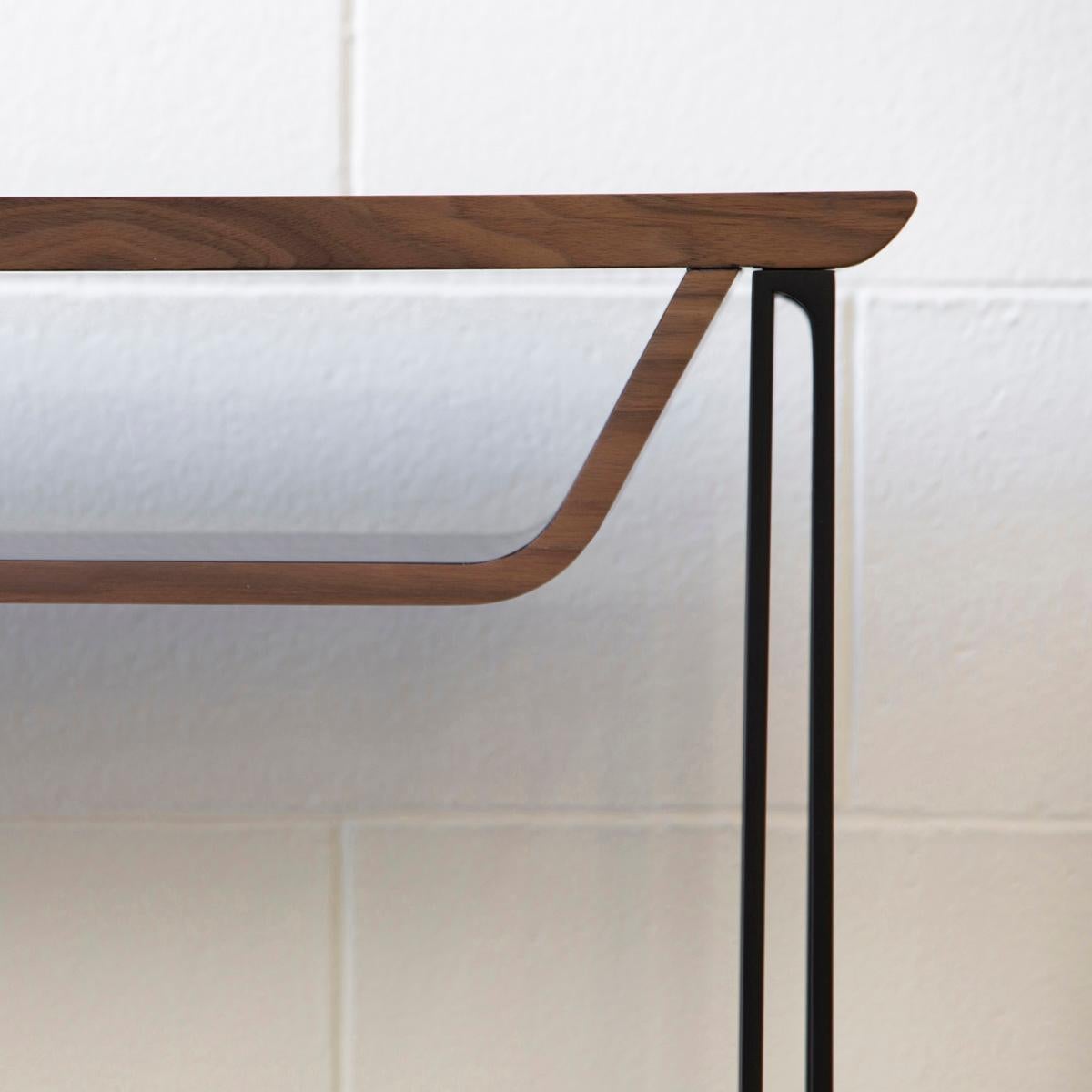 Moderner Nachttisch / Beistelltisch aus Holz und Stahl von Cyril Rumpler (Edelstahl) im Angebot