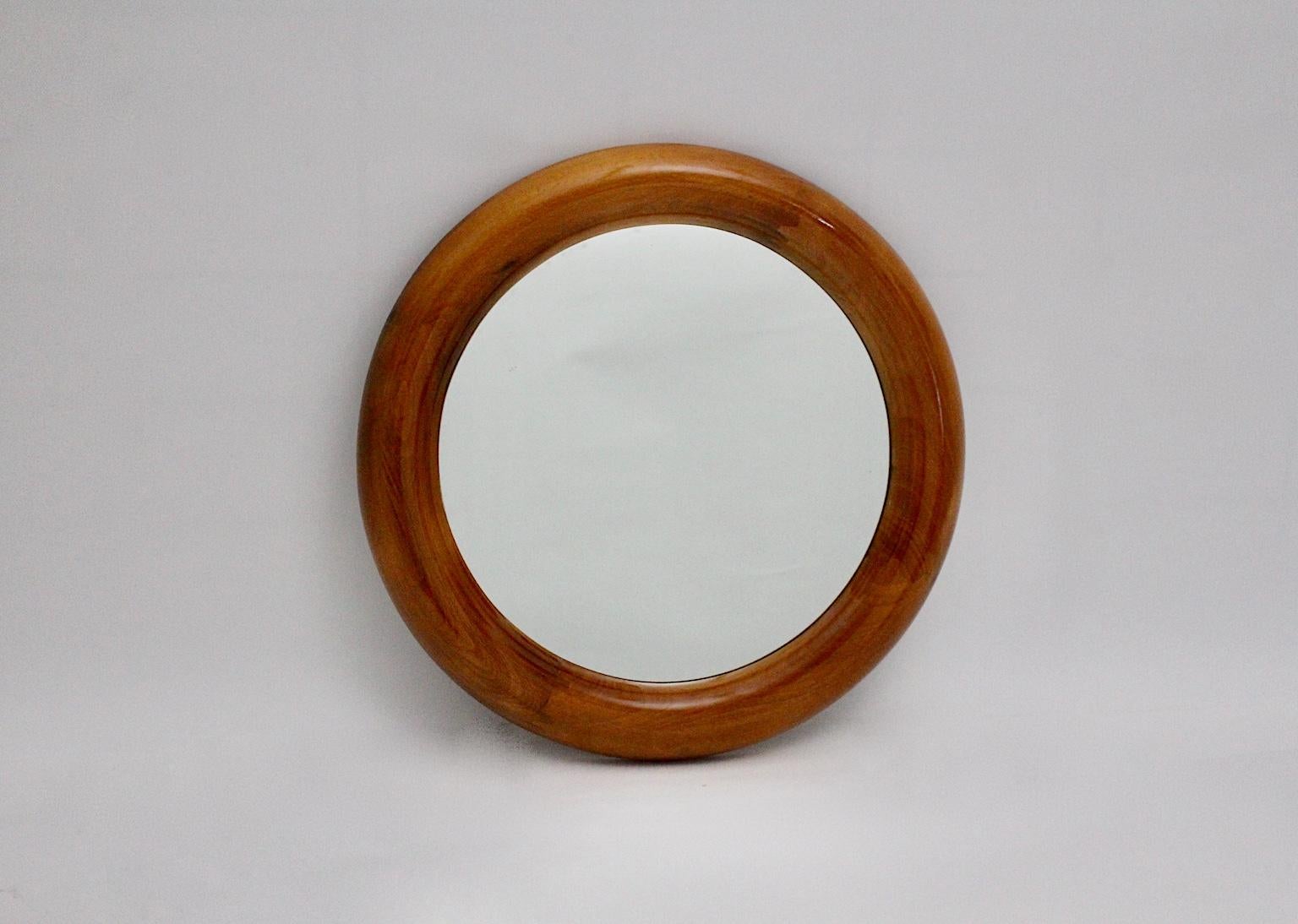 Moderne Miroir mural rond moderne en hêtre:: années 1980:: Autriche en vente