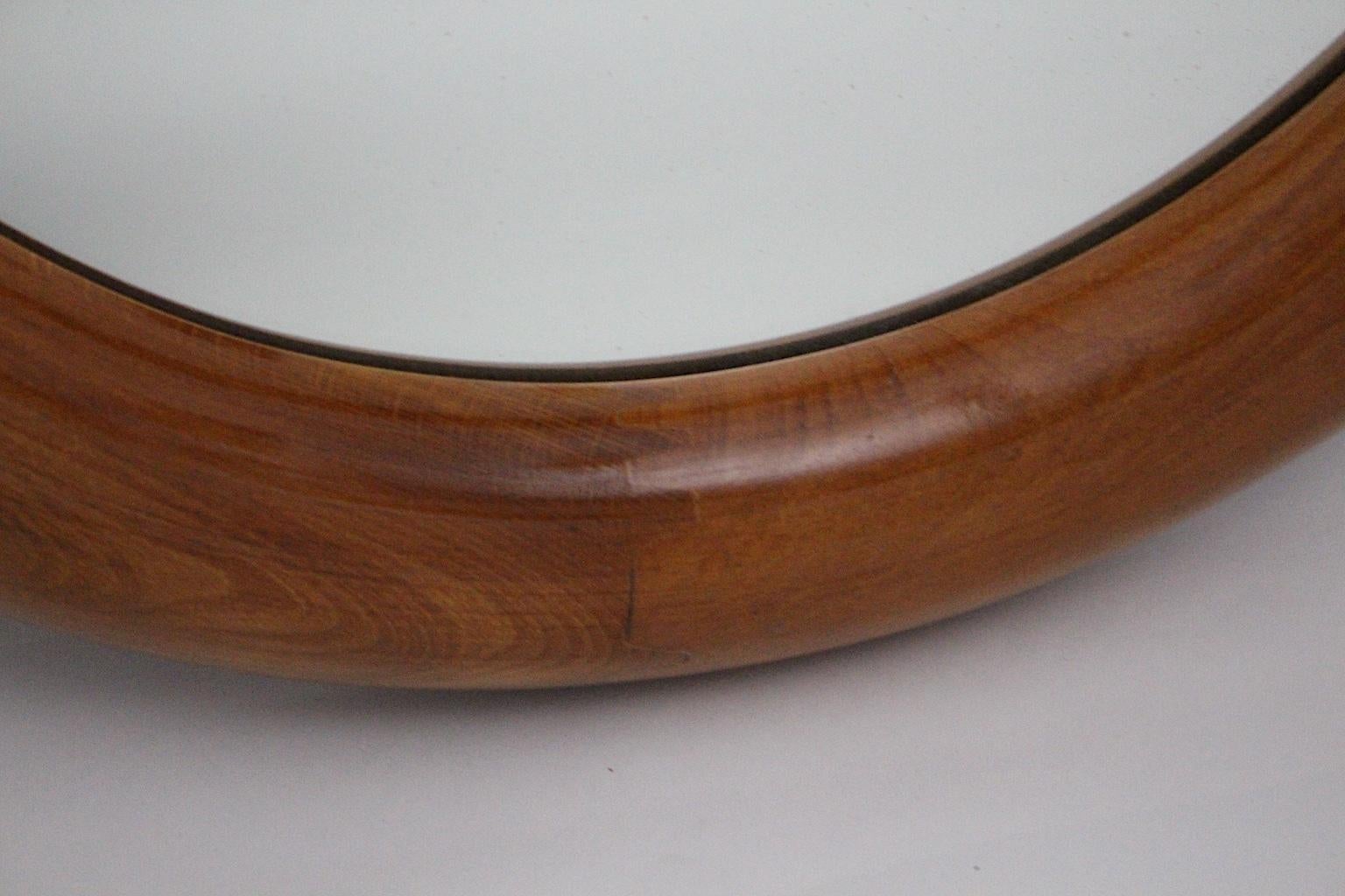 Autrichien Miroir mural rond moderne en hêtre, années 1980, Autriche en vente