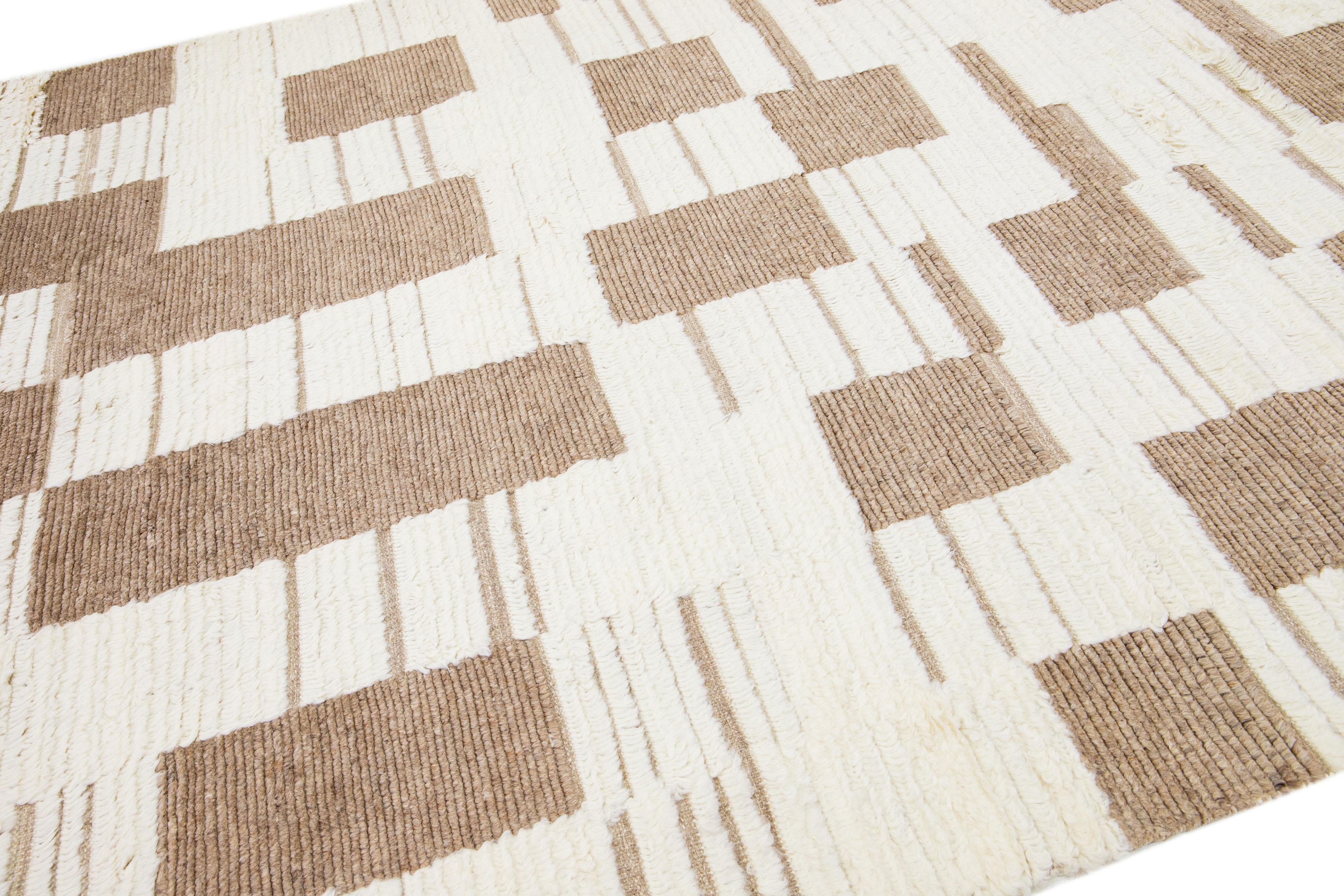 Organic Modern Modern Beige And Brown Wool Rug Abstract Moroccan Style  For Sale