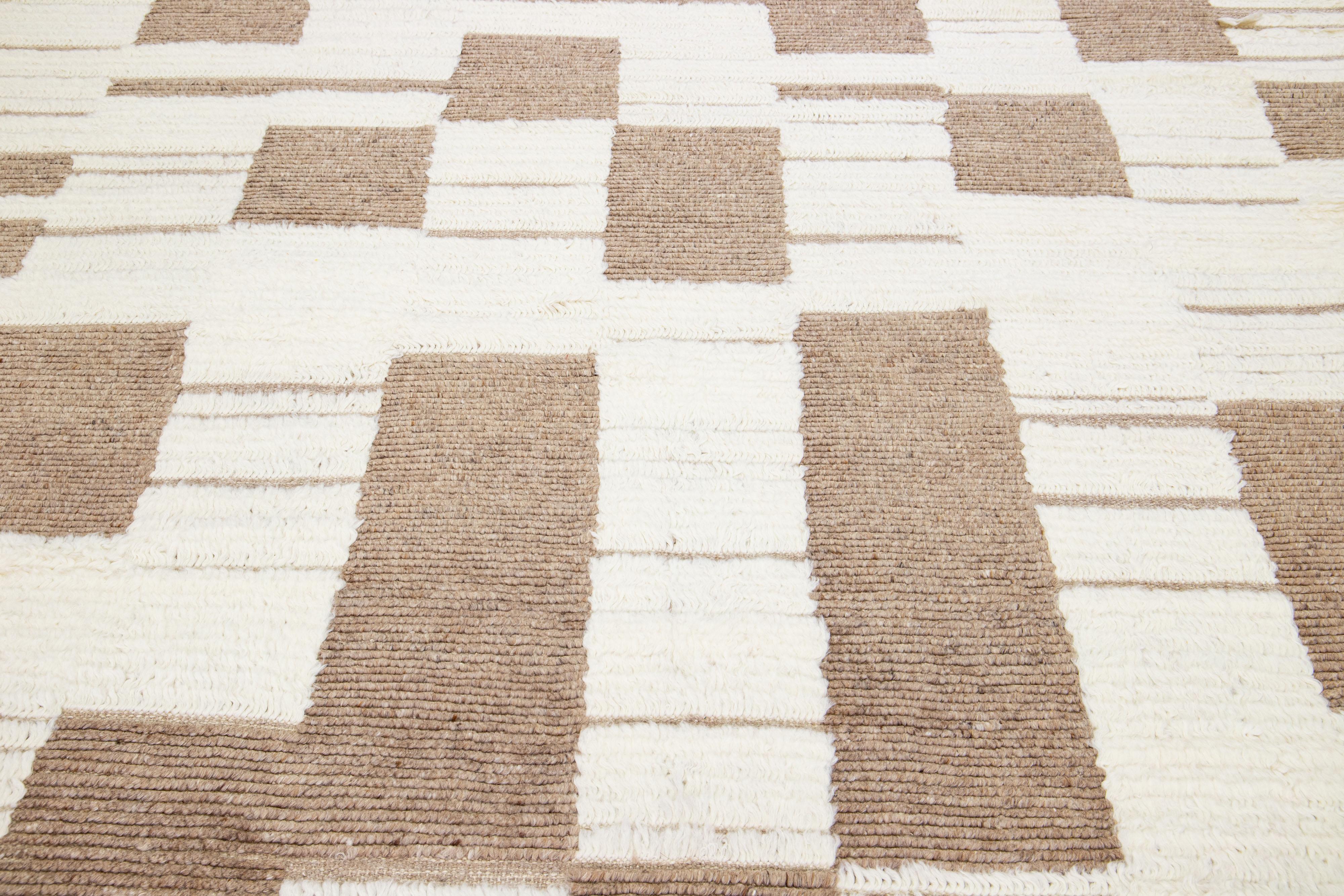 Modern Beige And Brown Wool Rug Abstract Moroccan Style  In New Condition For Sale In Norwalk, CT