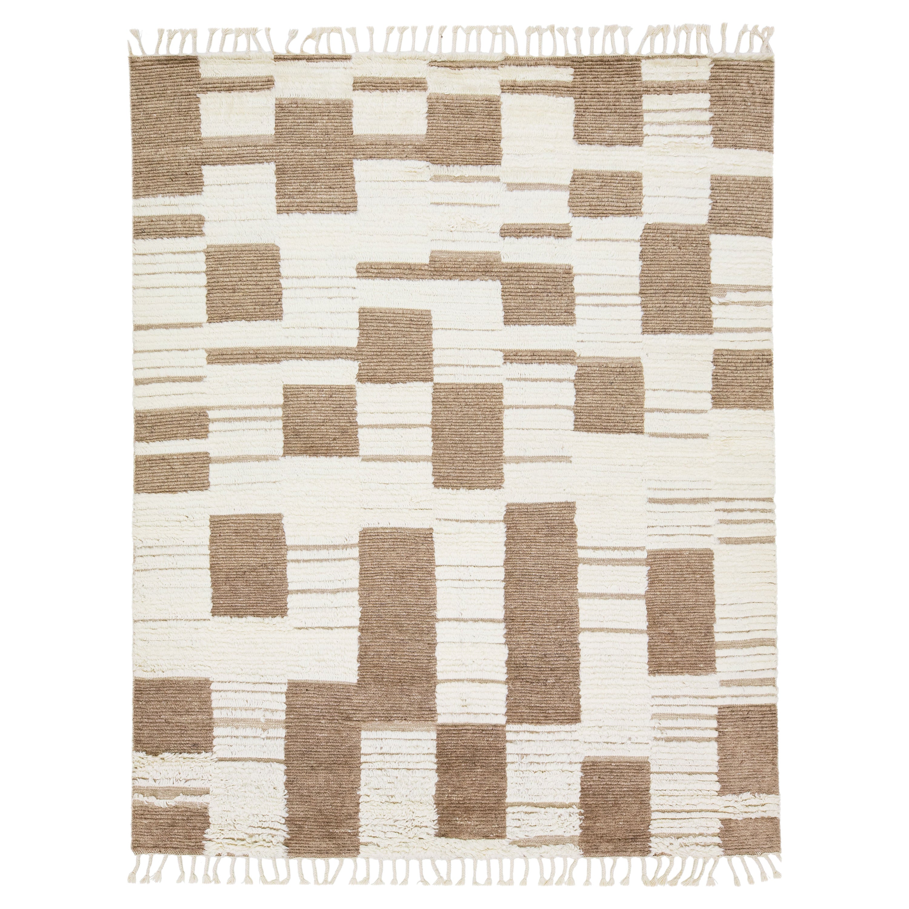 Tappeto moderno in lana beige e marrone in stile marocchino astratto