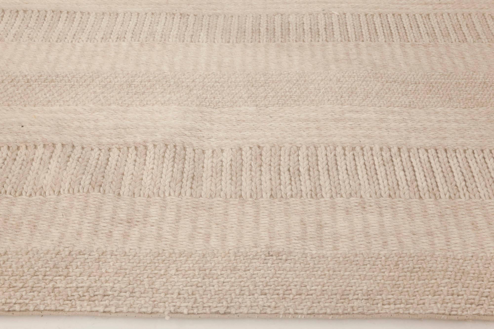 Moderner Flachgewebeteppich aus Wolle von Doris Leslie Blau in Beige und Grau im Zustand „Neu“ im Angebot in New York, NY