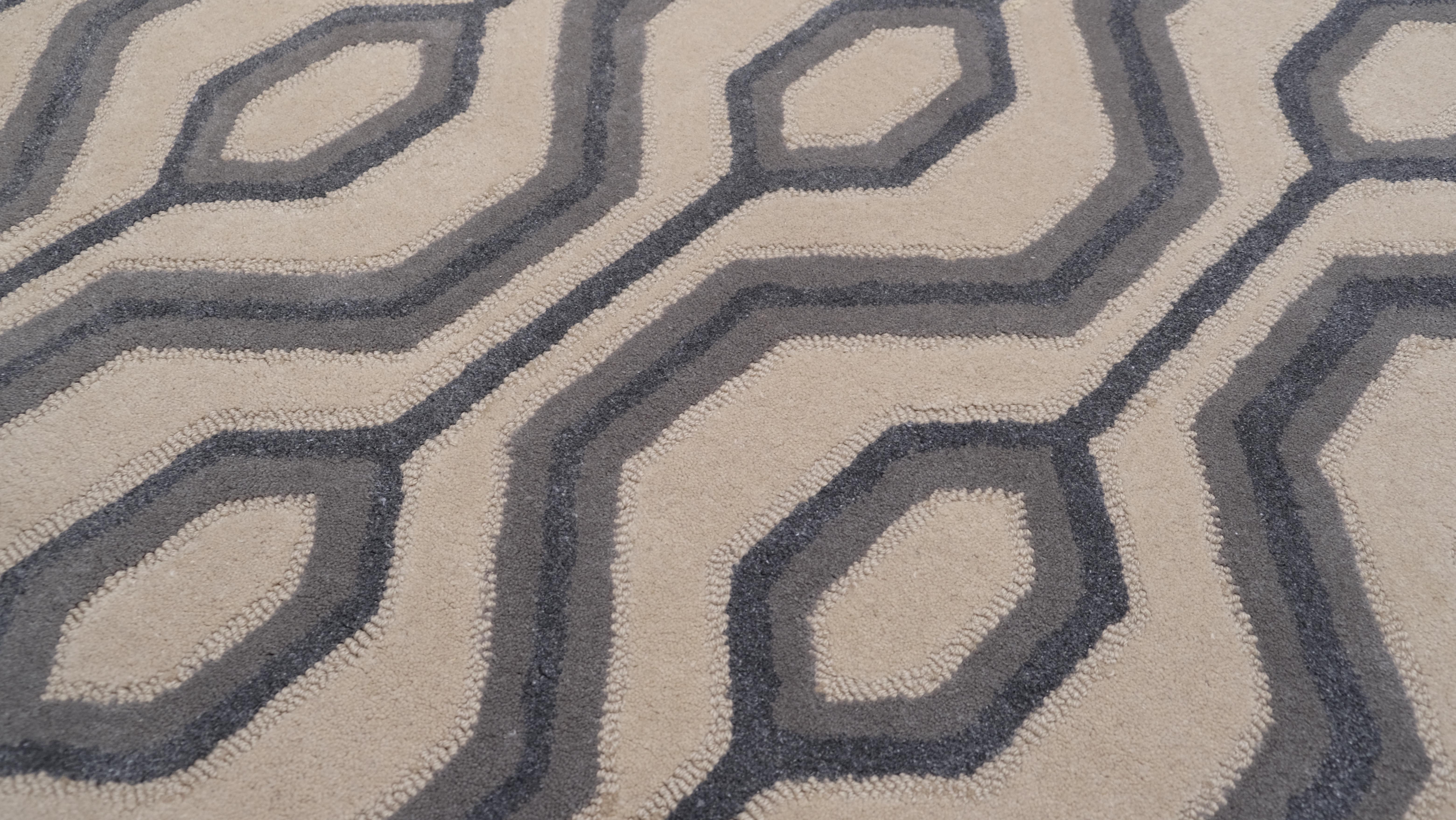 Hand-Crafted Modern Beige and Grey Patterned Wool Rug 6'x9' For Sale