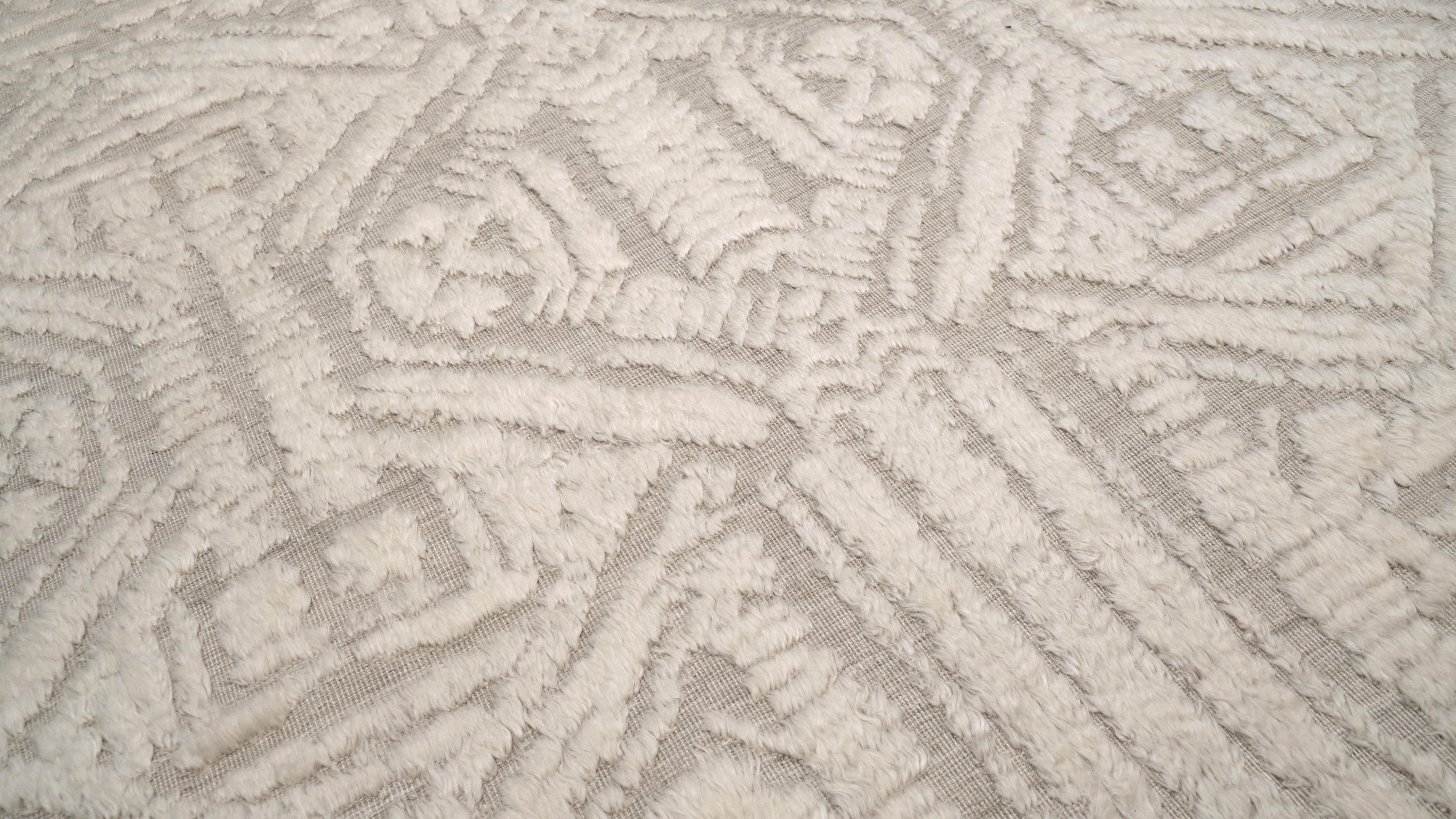 Moderner geometrischer Wollteppich in Beige und Elfenbein 12'4''x15'9'' (Pakistanisch) im Angebot