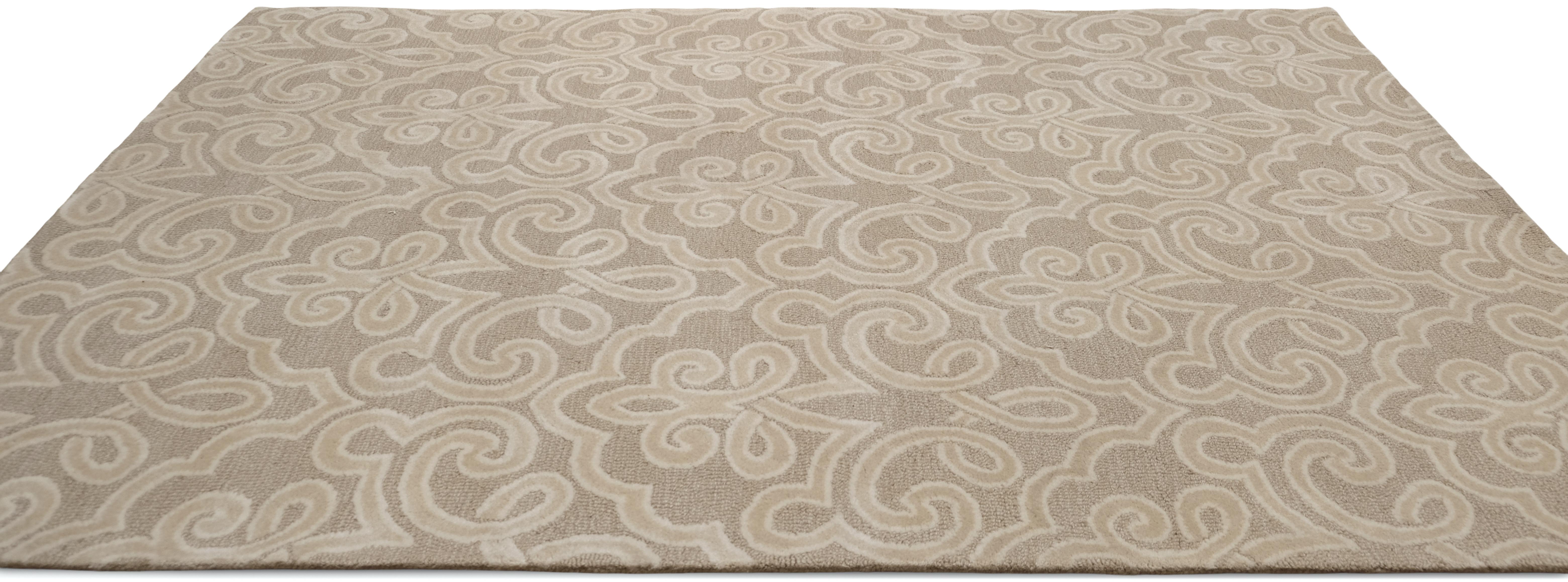Dieser Wollteppich zeichnet sich durch ein exquisites, floral inspiriertes Muster mit erhabenen Motiven aus, das einen zeitlosen und luxuriösen Look erzeugt. Die filigranen Details und die weiche Textur machen ihn zu einem raffinierten Blickfang,