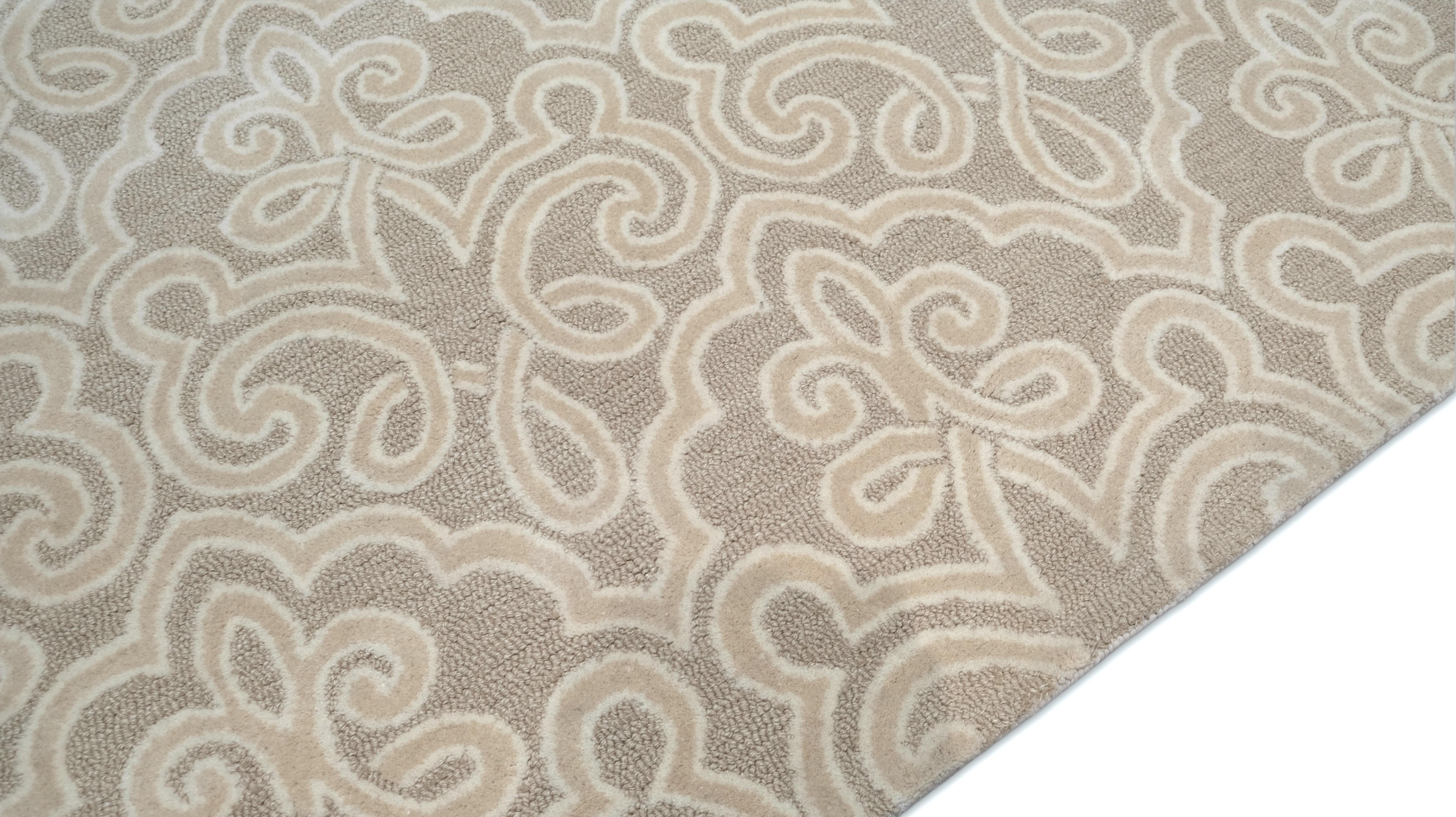 Moderner Wollteppich mit erhabenem Motiv in Beige und Taupe 6'x9' (Handgefertigt) im Angebot