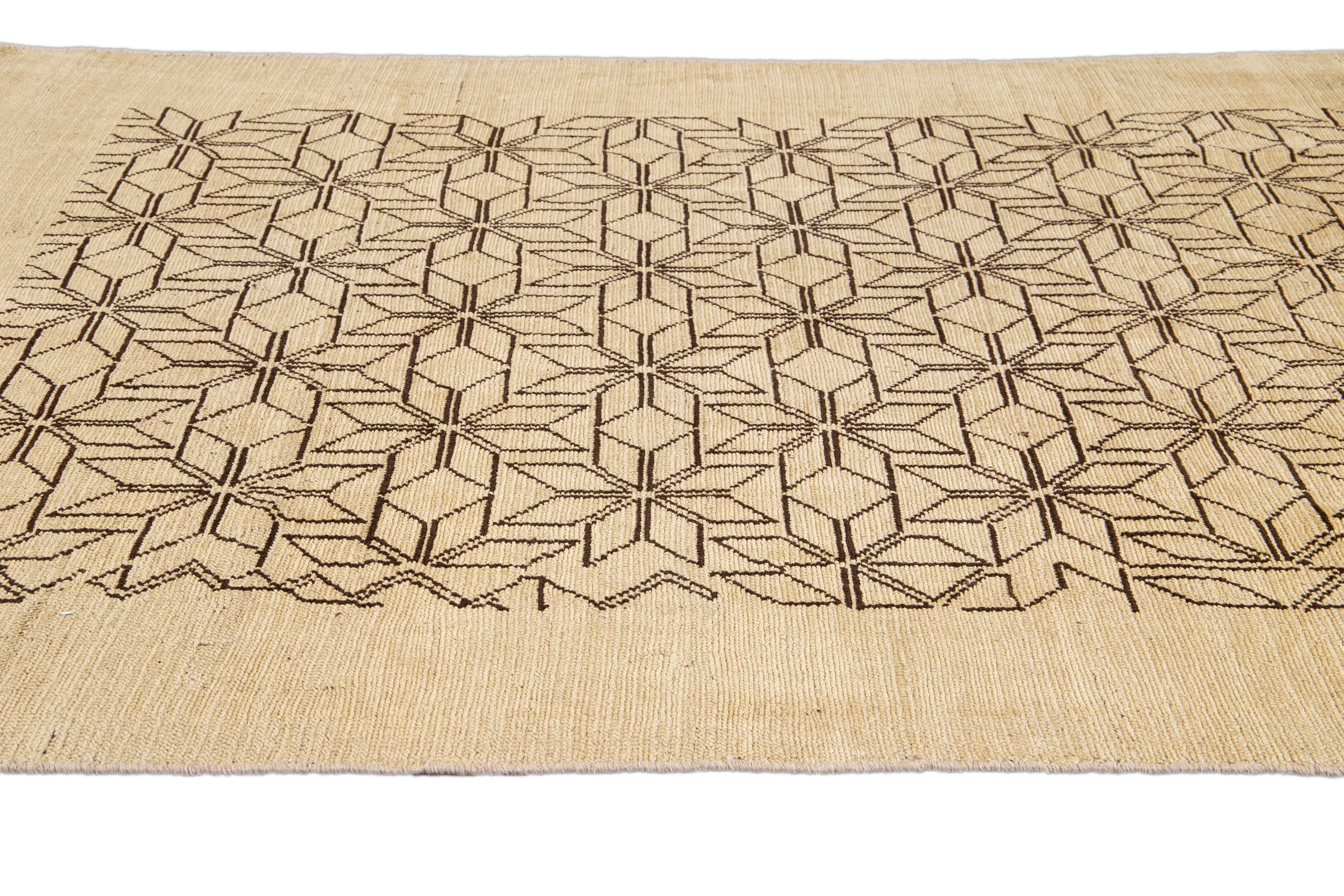 Modern Beige Deco Style Handmade Geometric Floral Wool Rug In New Condition For Sale In Norwalk, CT