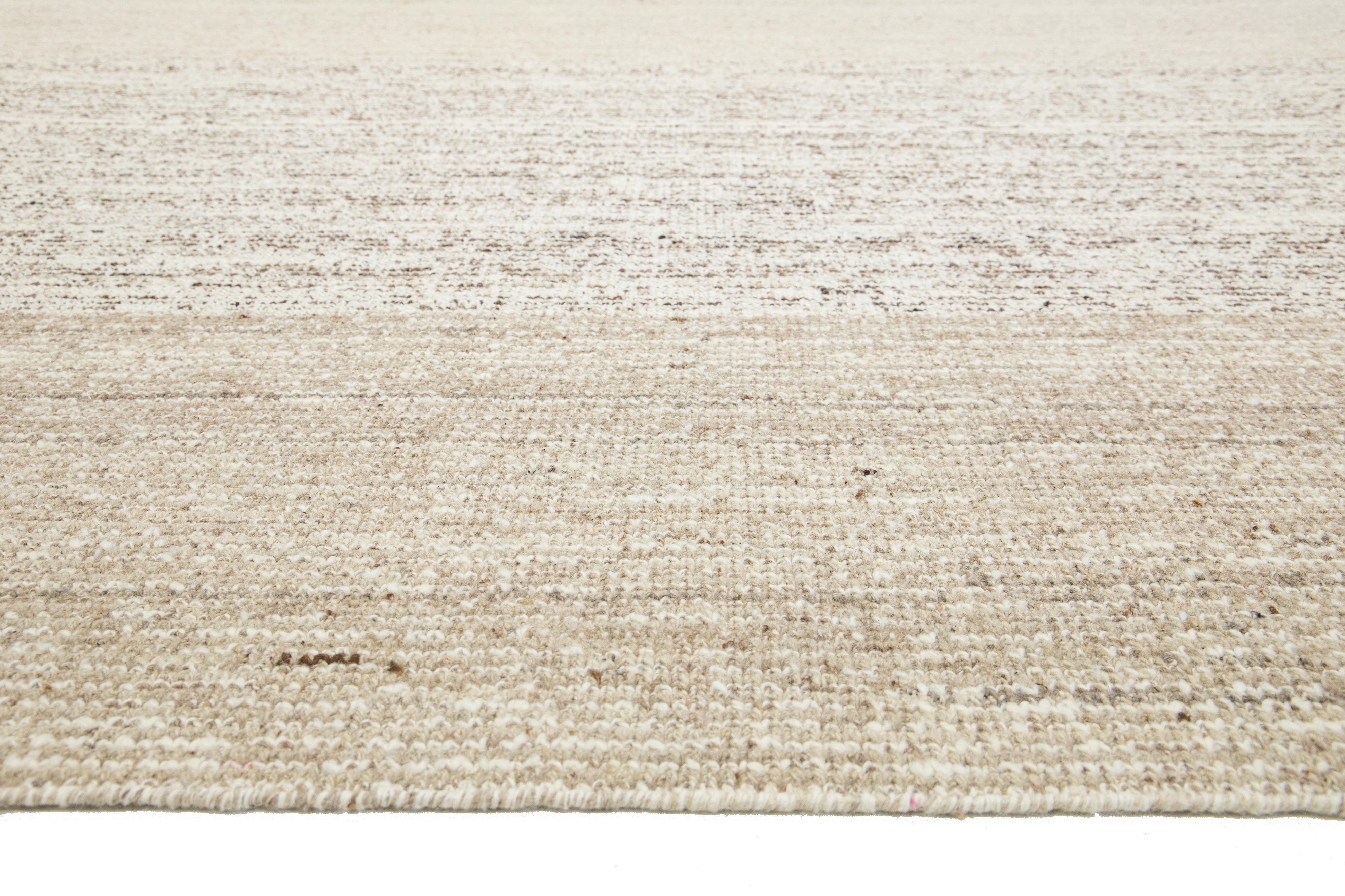 Tappeto moderno in lana flaweave beige con design geometrico in vendita 2