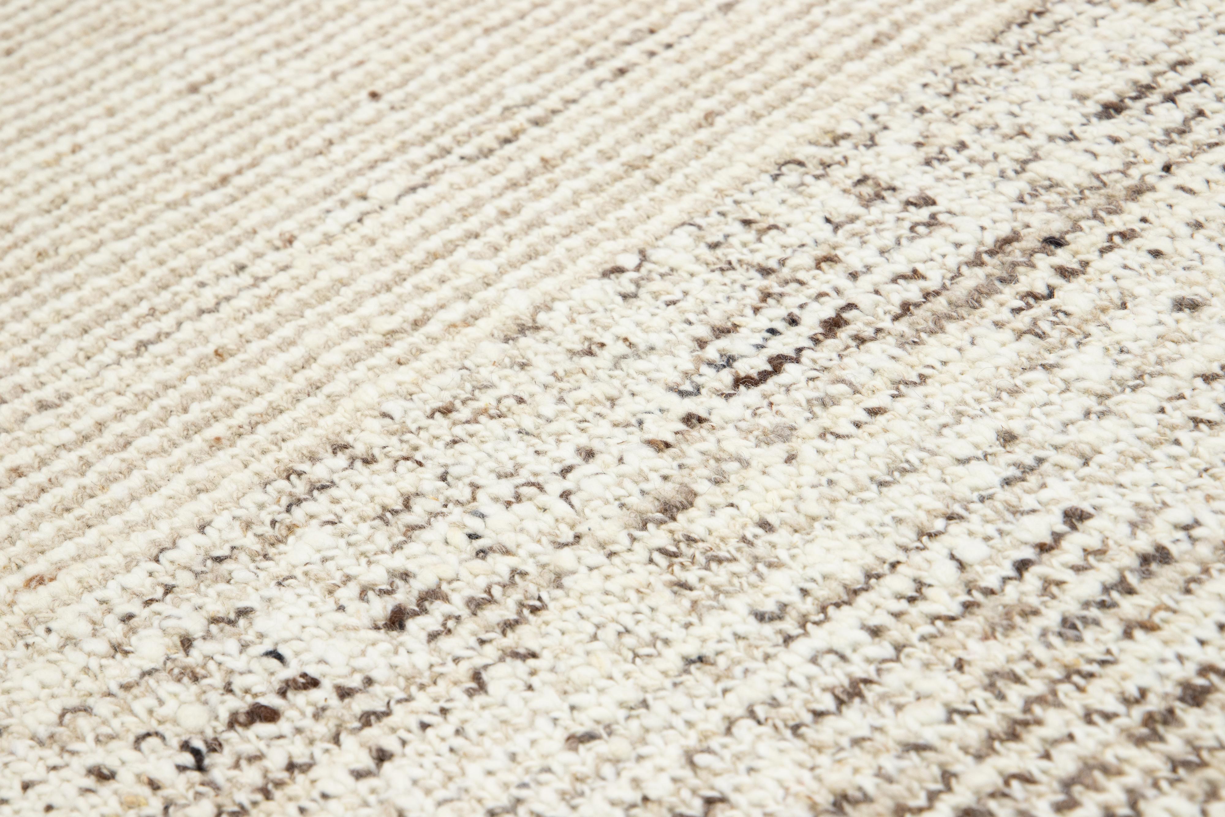 Tappeto moderno in lana flaweave beige con design geometrico in vendita 3