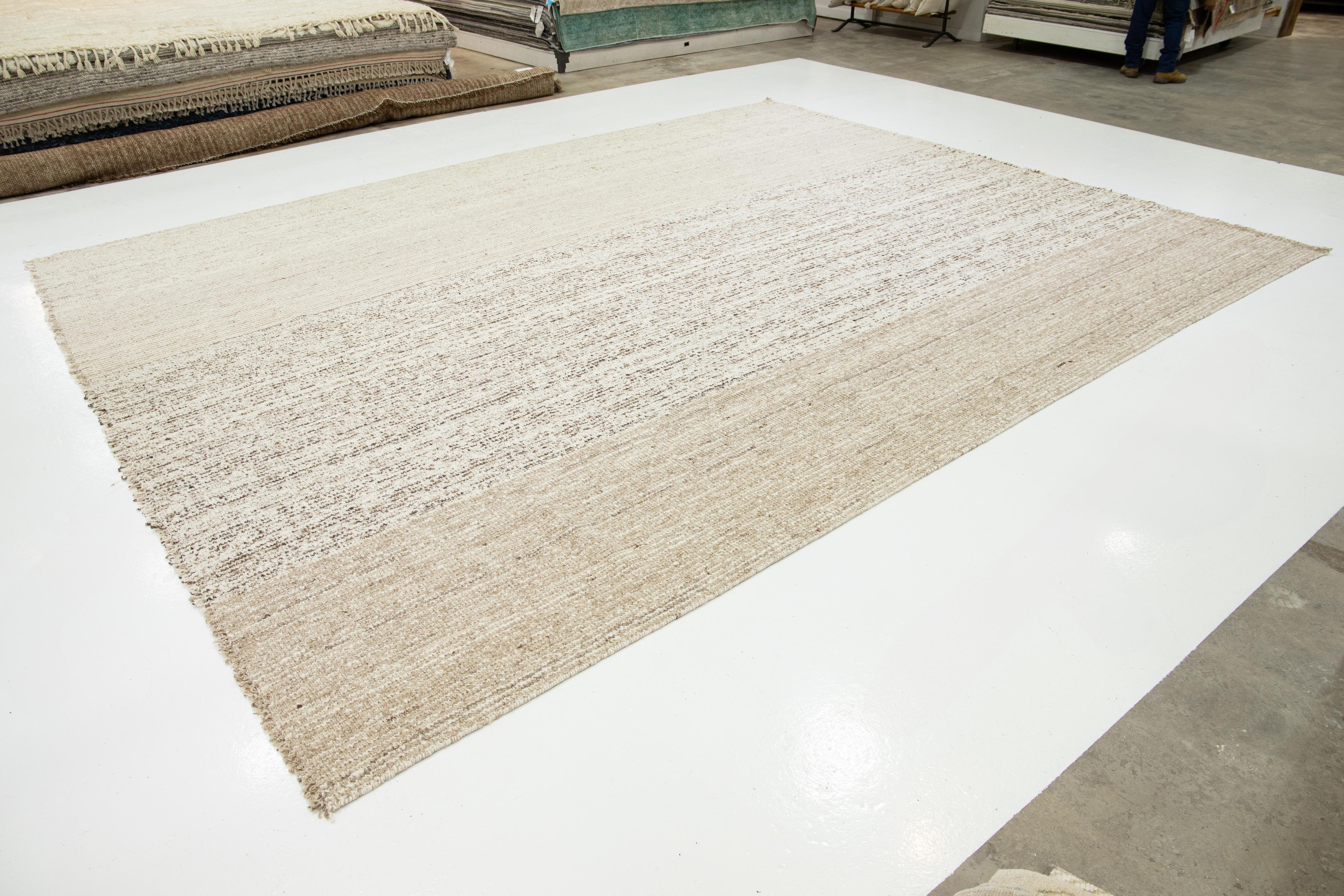 Tappeto moderno in lana flaweave beige con design geometrico In condizioni Nuovo in vendita a Norwalk, CT