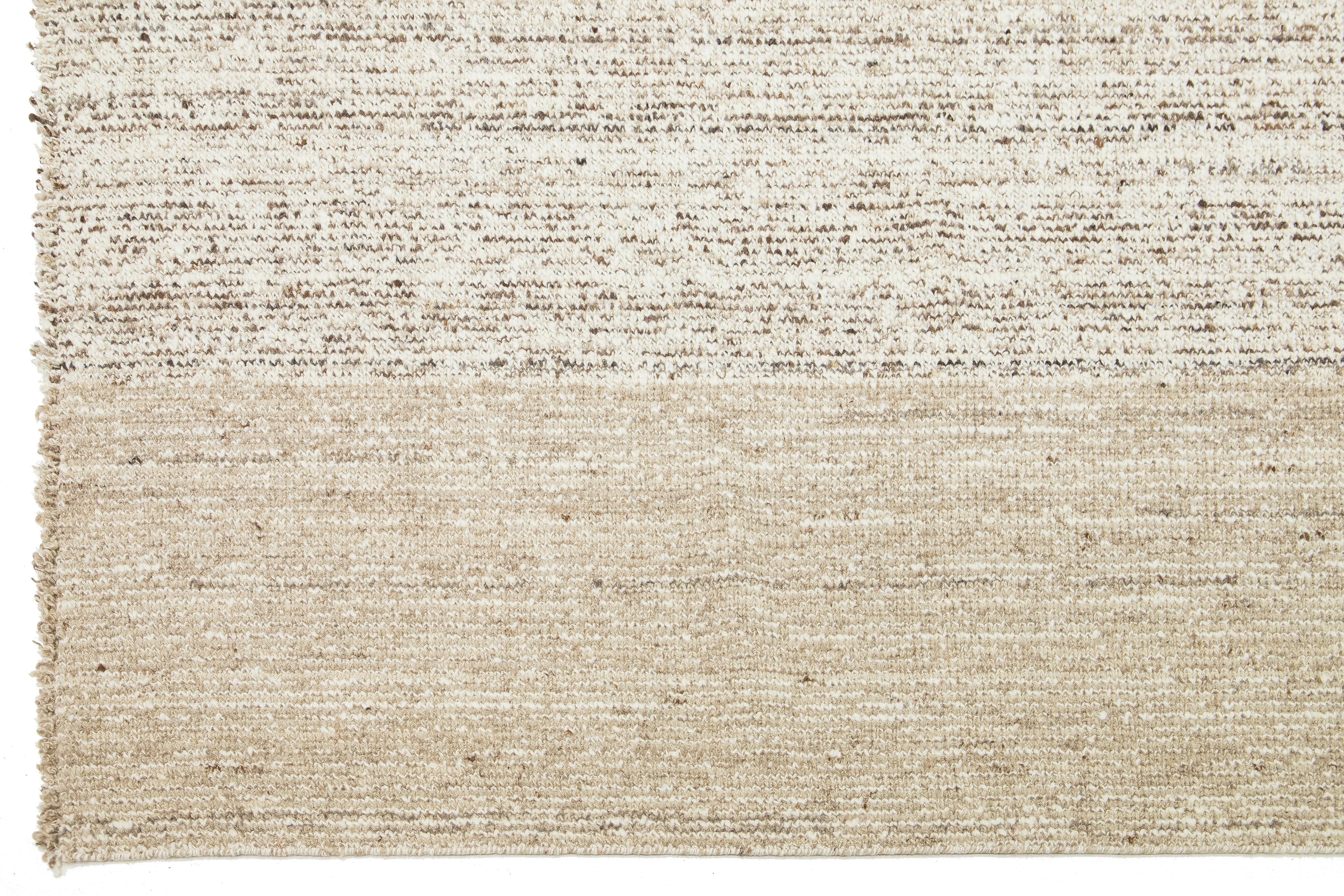 Lana Tappeto moderno in lana flaweave beige con design geometrico in vendita