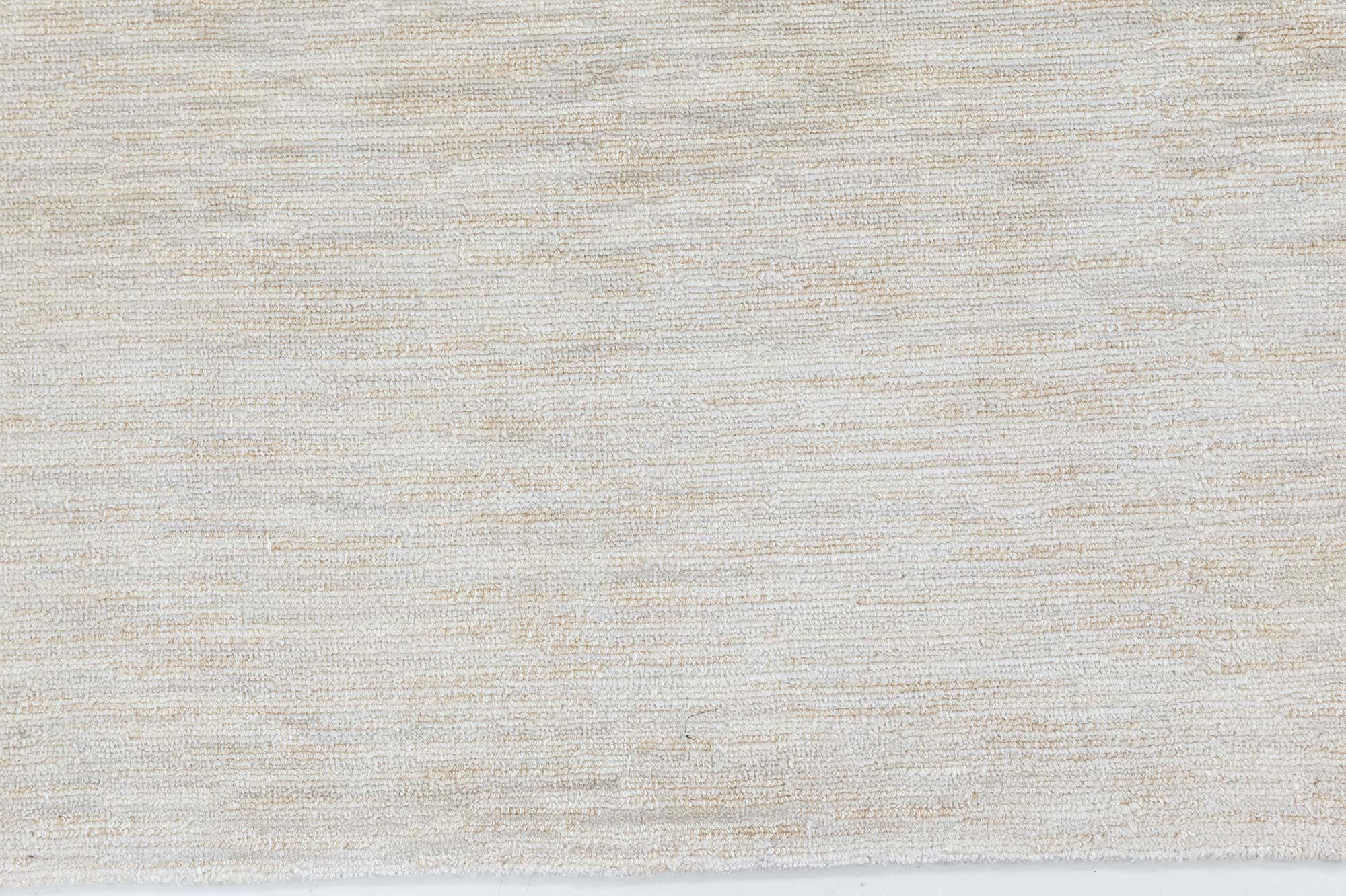 Moderner handgeknüpfter Teppich aus Wolle in Beige, Grau und Gold von Doris Leslie Blau (Indisch) im Angebot