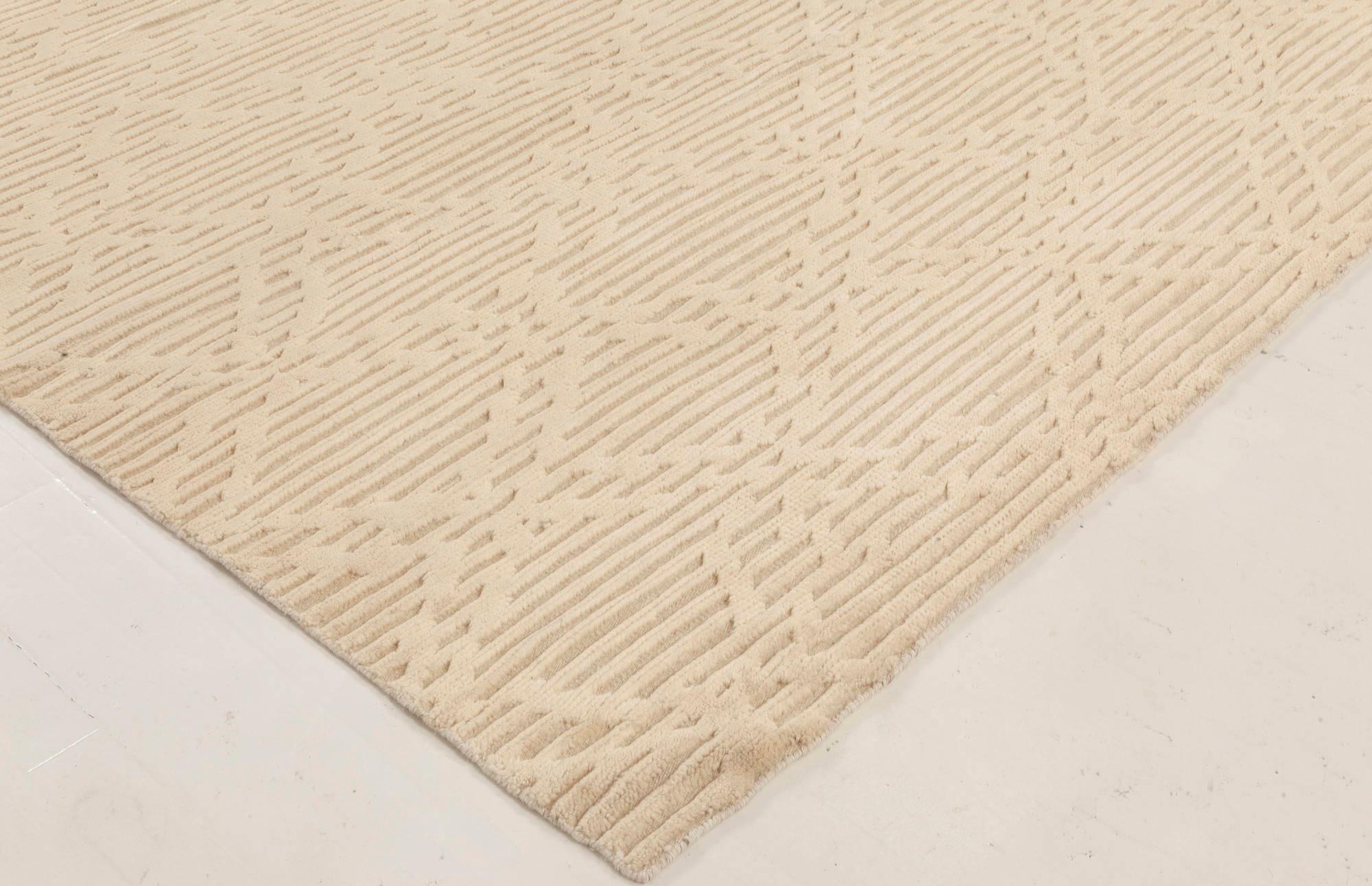 Beigefarbener, hochgeknüpfter, moderner Wollteppich von Doris Leslie Blau im Zustand „Neu“ im Angebot in New York, NY