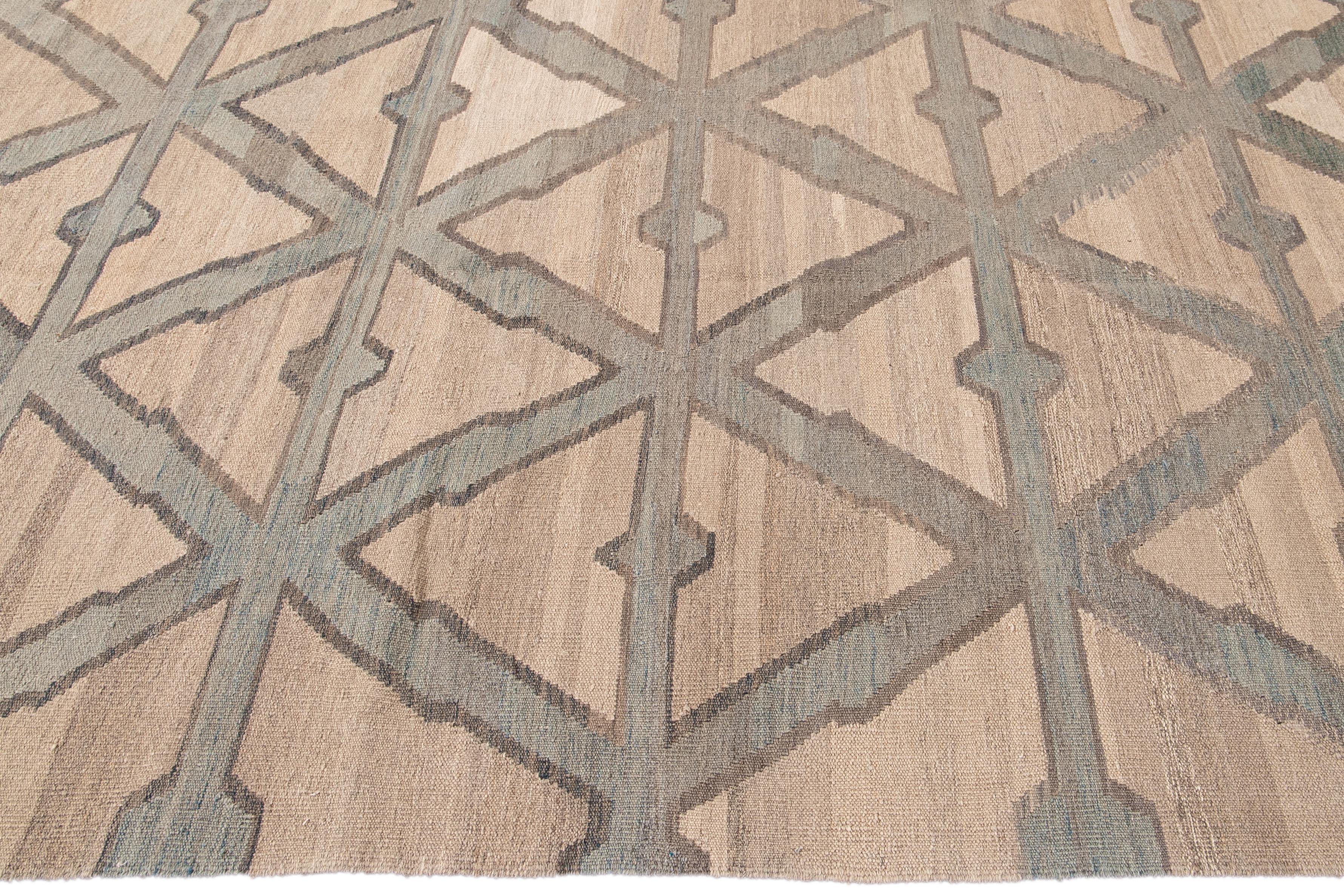 Contemporary Modern Beige Kilim Flatweave Geometric Pattern Wool Rug For Sale