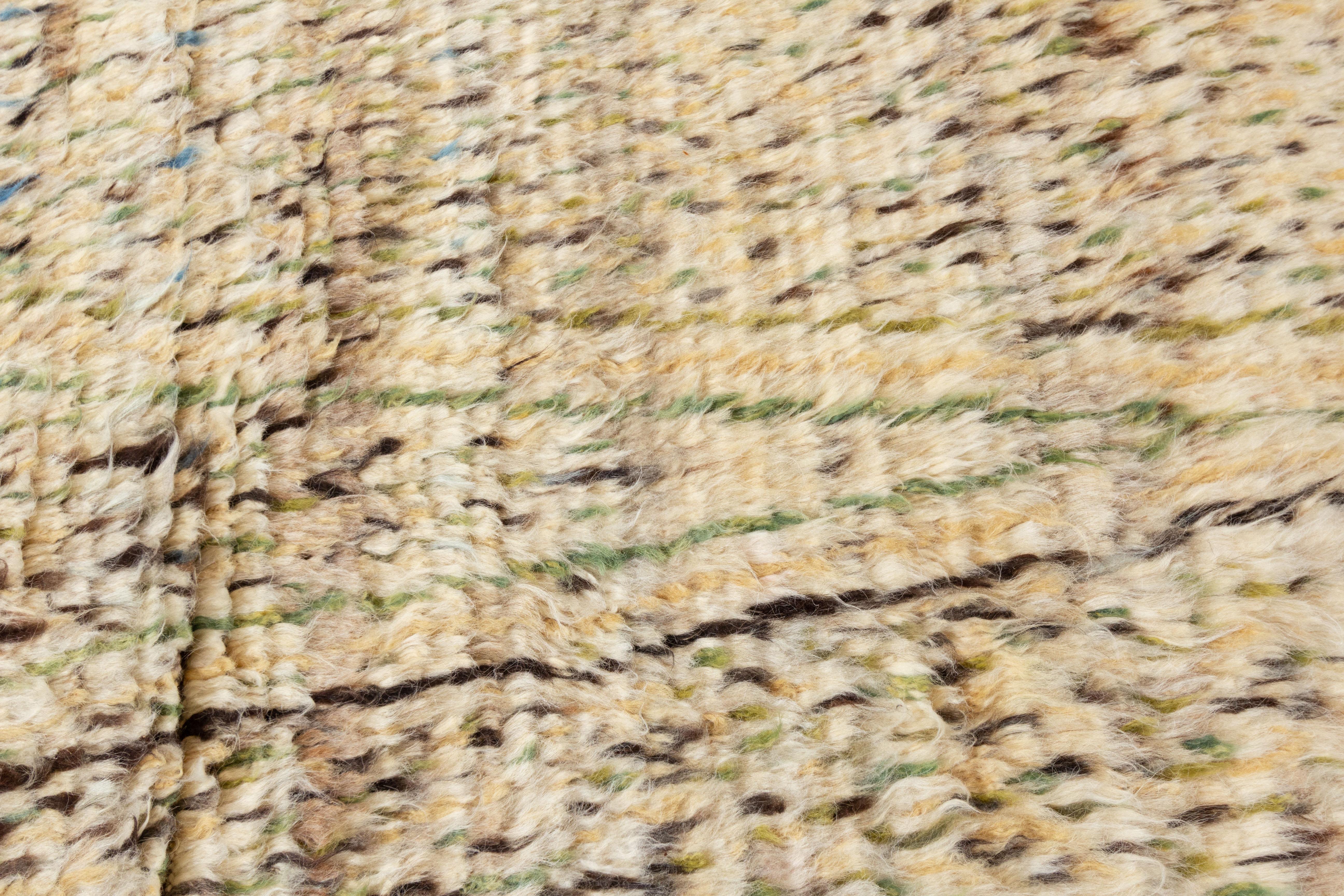 The Modernity Beige Moroccan Style Wool Rug with Allover Design (Tapis de laine beige à motifs variés) Neuf - En vente à Norwalk, CT