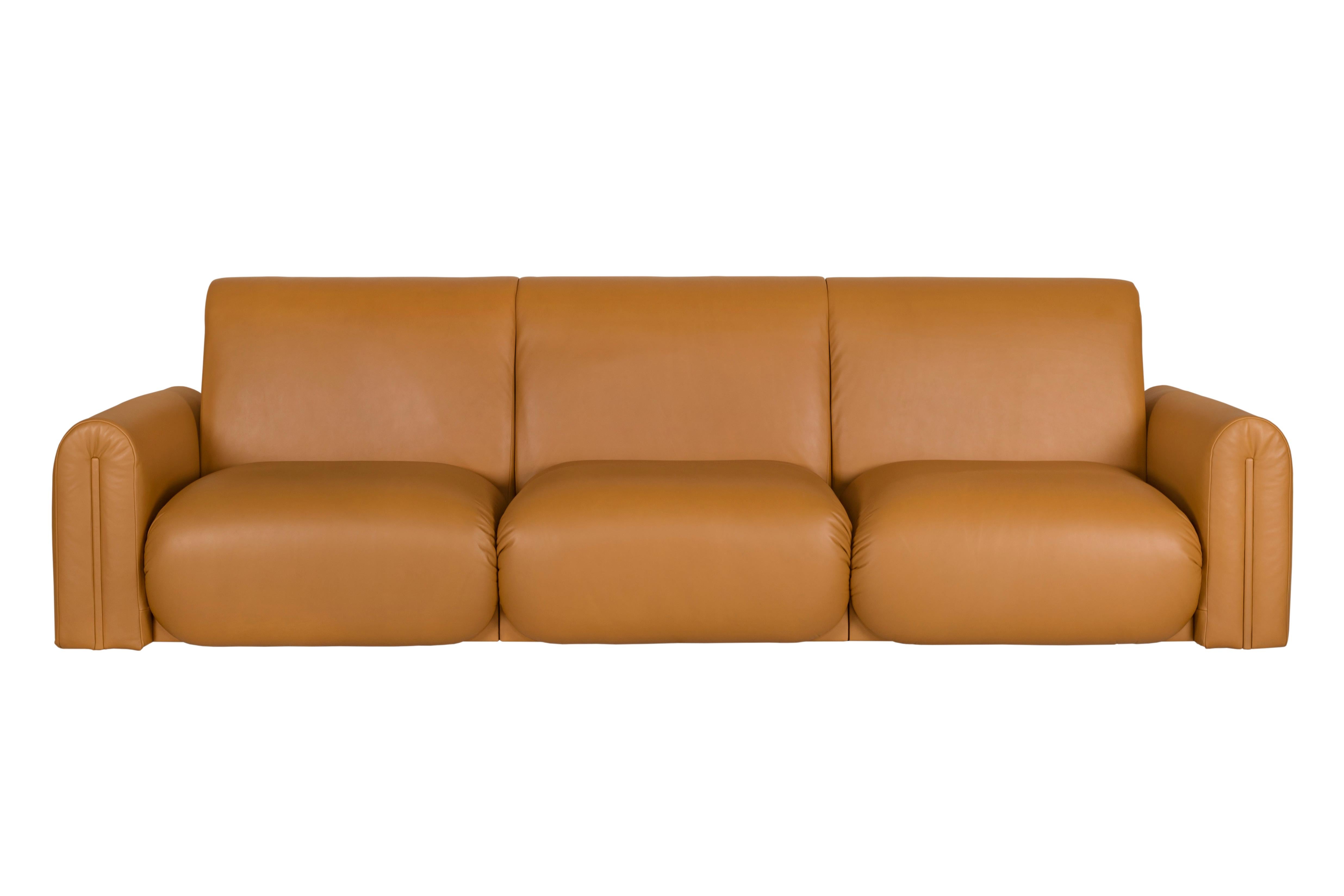 Portugais Canapé Beijinho moderne du milieu du siècle, cuir italien camel, fabriqué à la main par Greenapple en vente