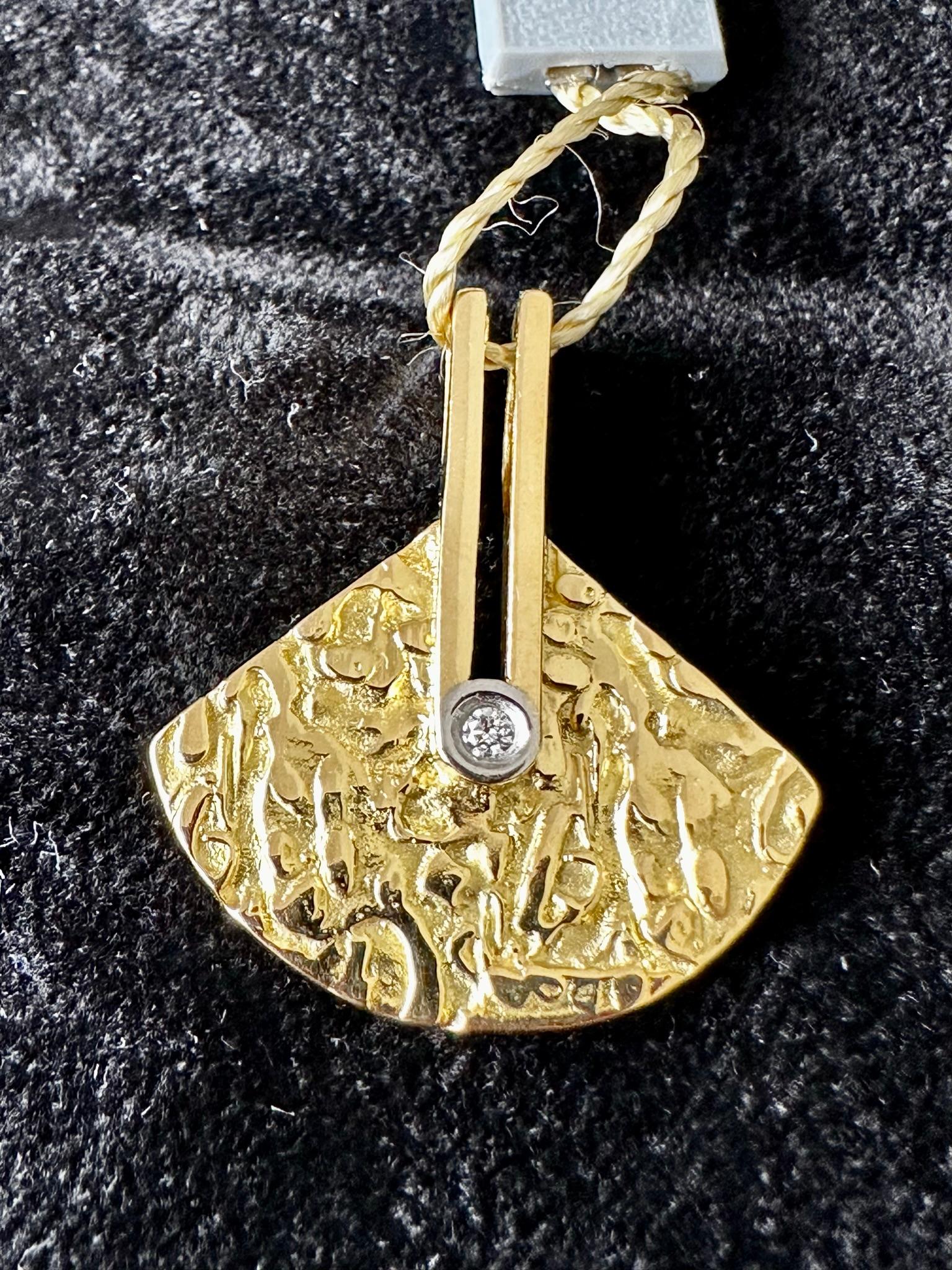 Modern Belgian 18kt Yellow Gold Diamond Pendant  For Sale 2
