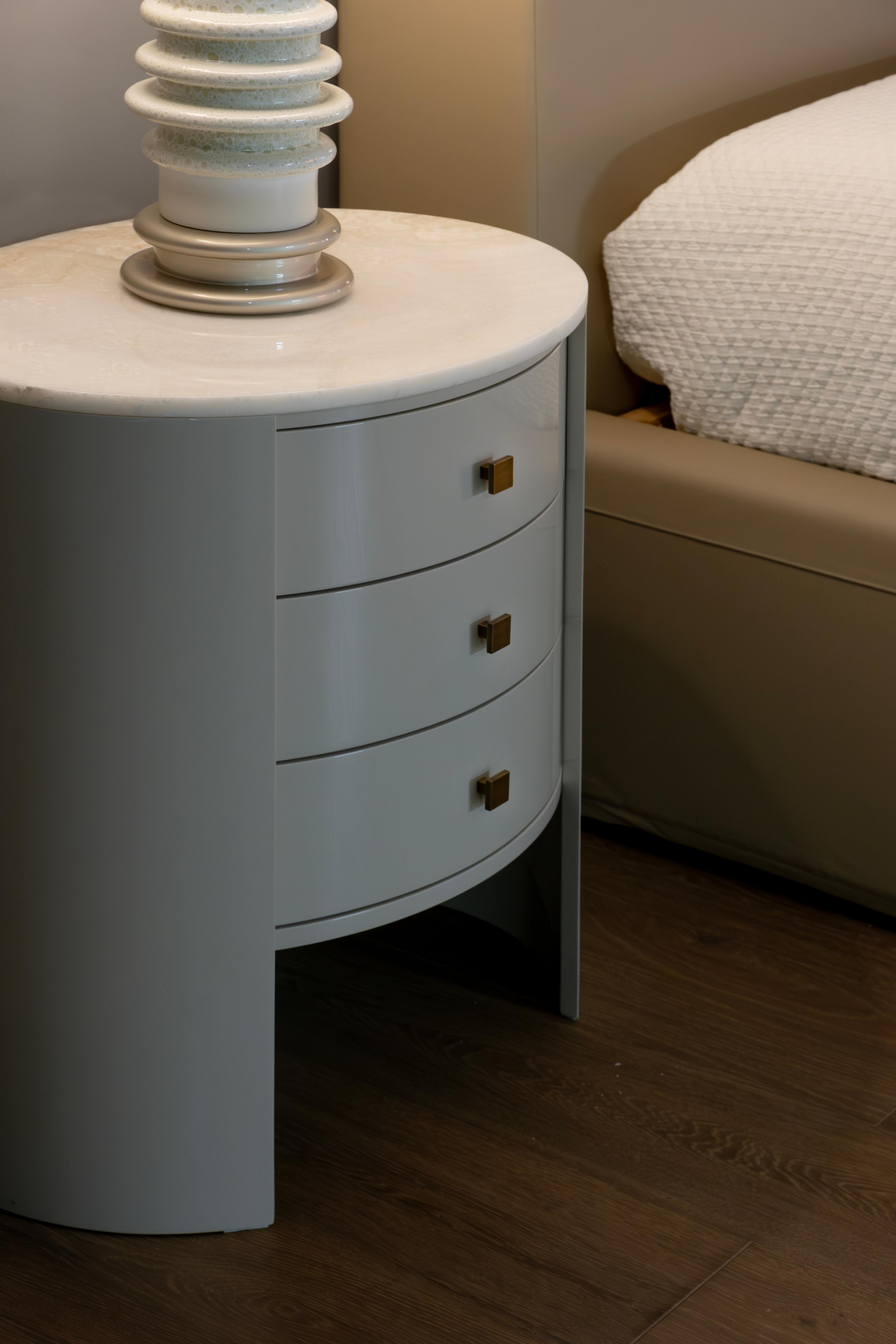 Moderner Nachttisch mit Bank Nachttisch aus Onyx und Messing, handgefertigt Portugal von Greenapple im Angebot 7