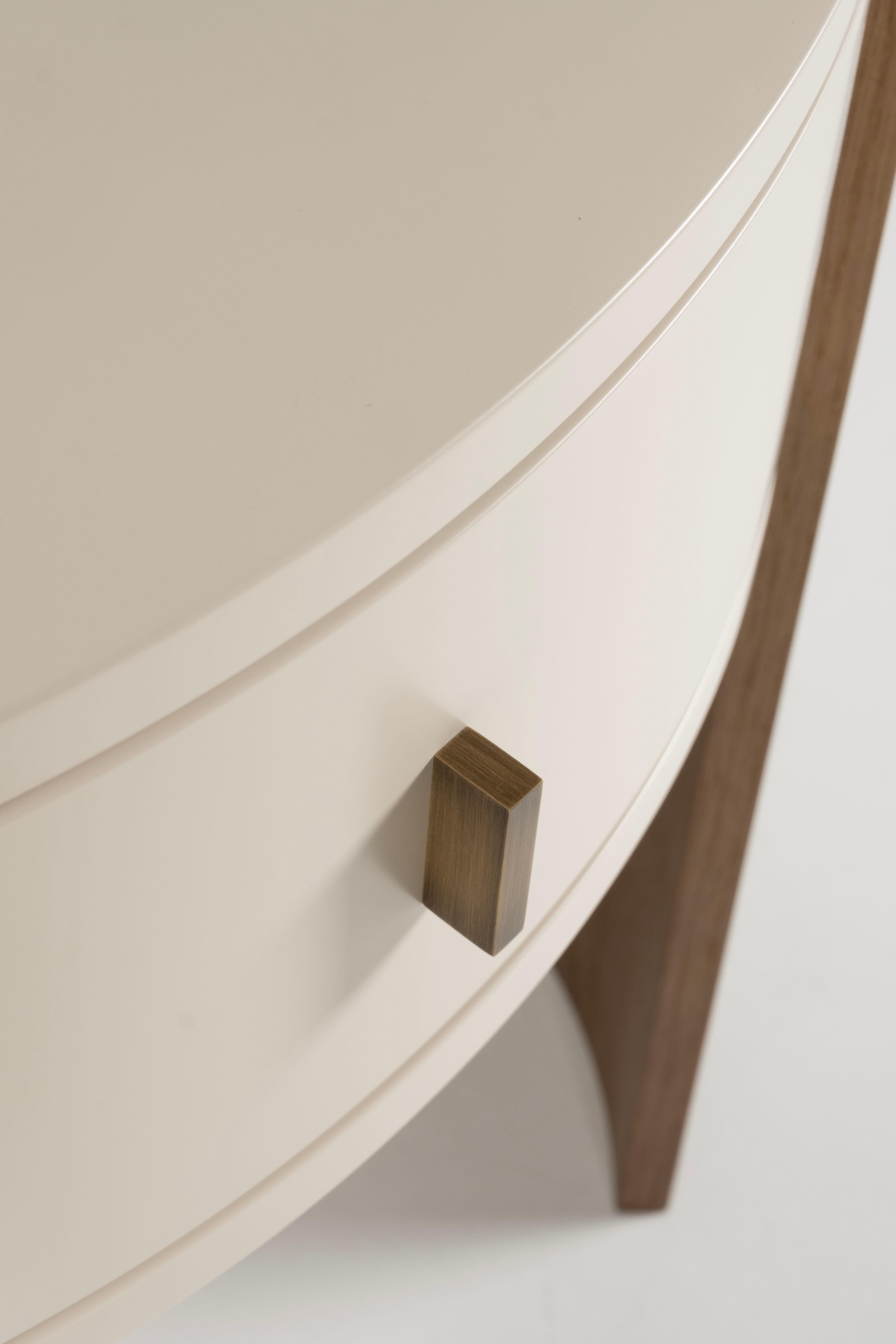 Modern Bend Nightstand Bedside Table Onyx Brass, Handmade Portugal by Greenapple In New Condition For Sale In Lisboa, PT