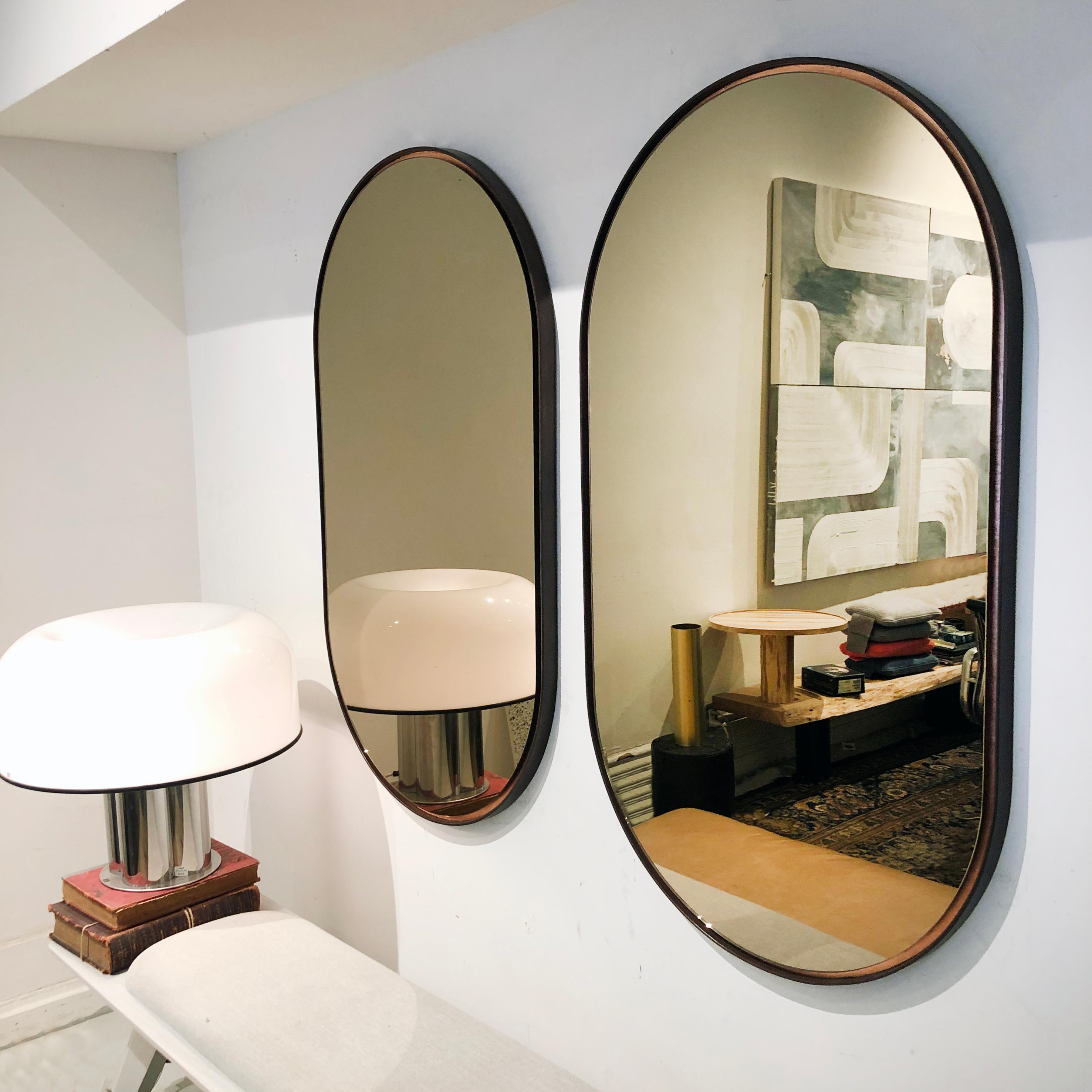 Moderner moderner Spiegel aus gebogenem Holz in ovaler Bronze mit Kupferblattdetails im Zustand „Neu“ im Angebot in toronto, CA