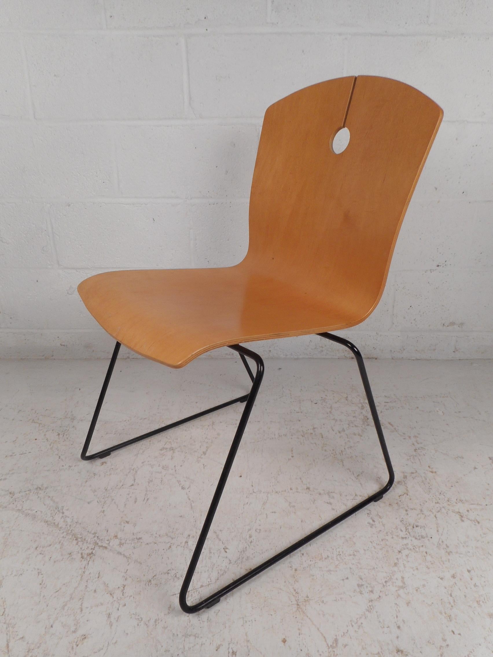 Chaises empilables modernes en bois cintré de Wieland, ensemble de 4 pièces Bon état - En vente à Brooklyn, NY