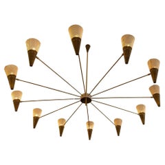 Plafoniera moderna su misura in ottone e paralumi color avorio di Diego Mardegan