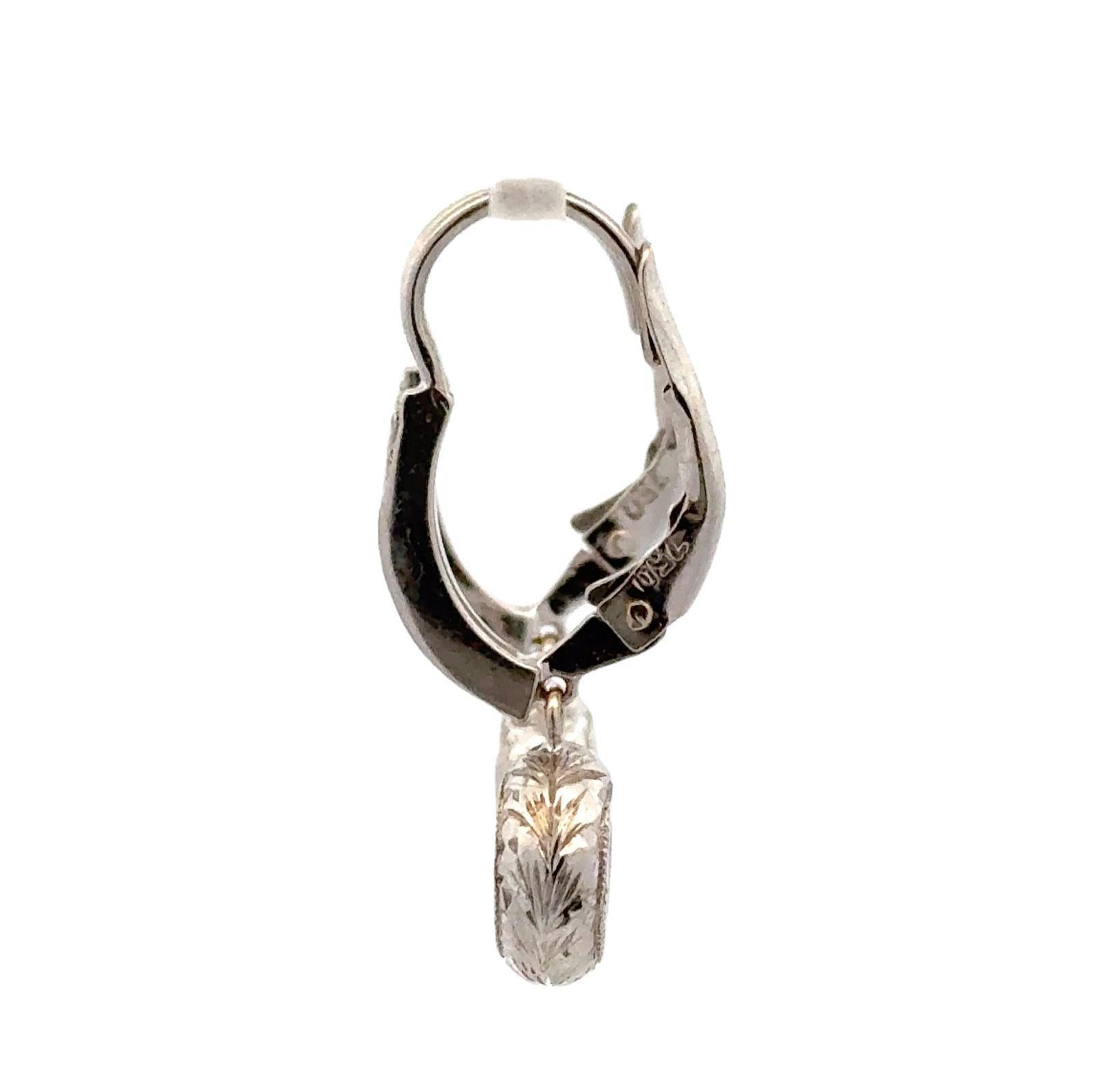 Orecchini a goccia moderni con diamante incastonato in oro bianco 18 carati In condizioni ottime in vendita a Boca Raton, FL