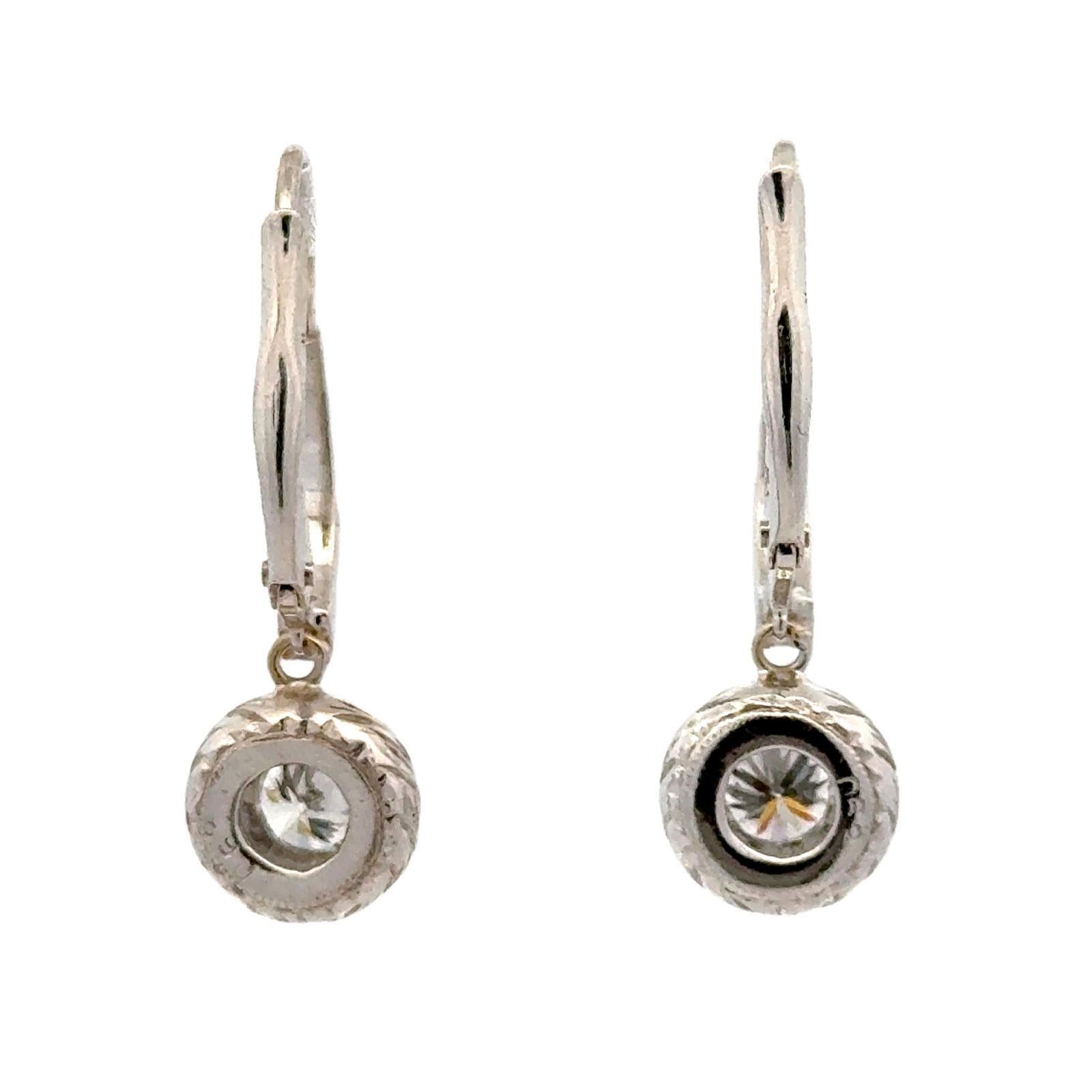 Donna Orecchini a goccia moderni con diamante incastonato in oro bianco 18 carati in vendita