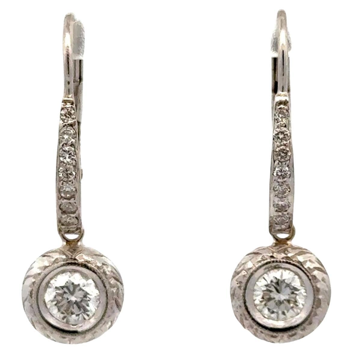 Pendants d'oreilles modernes en or blanc 18 carats sertis de diamants