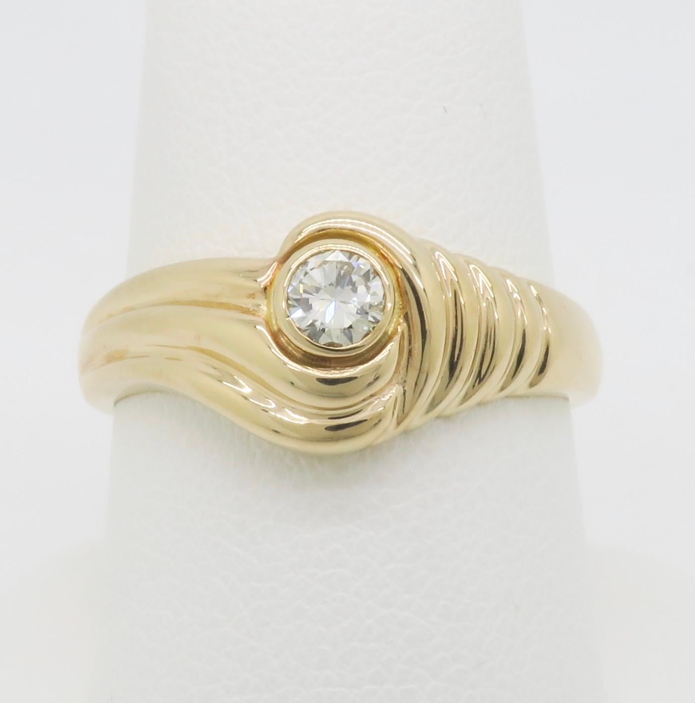 Moderner Diamantring mit Lünette im Zustand „Hervorragend“ in Webster, NY
