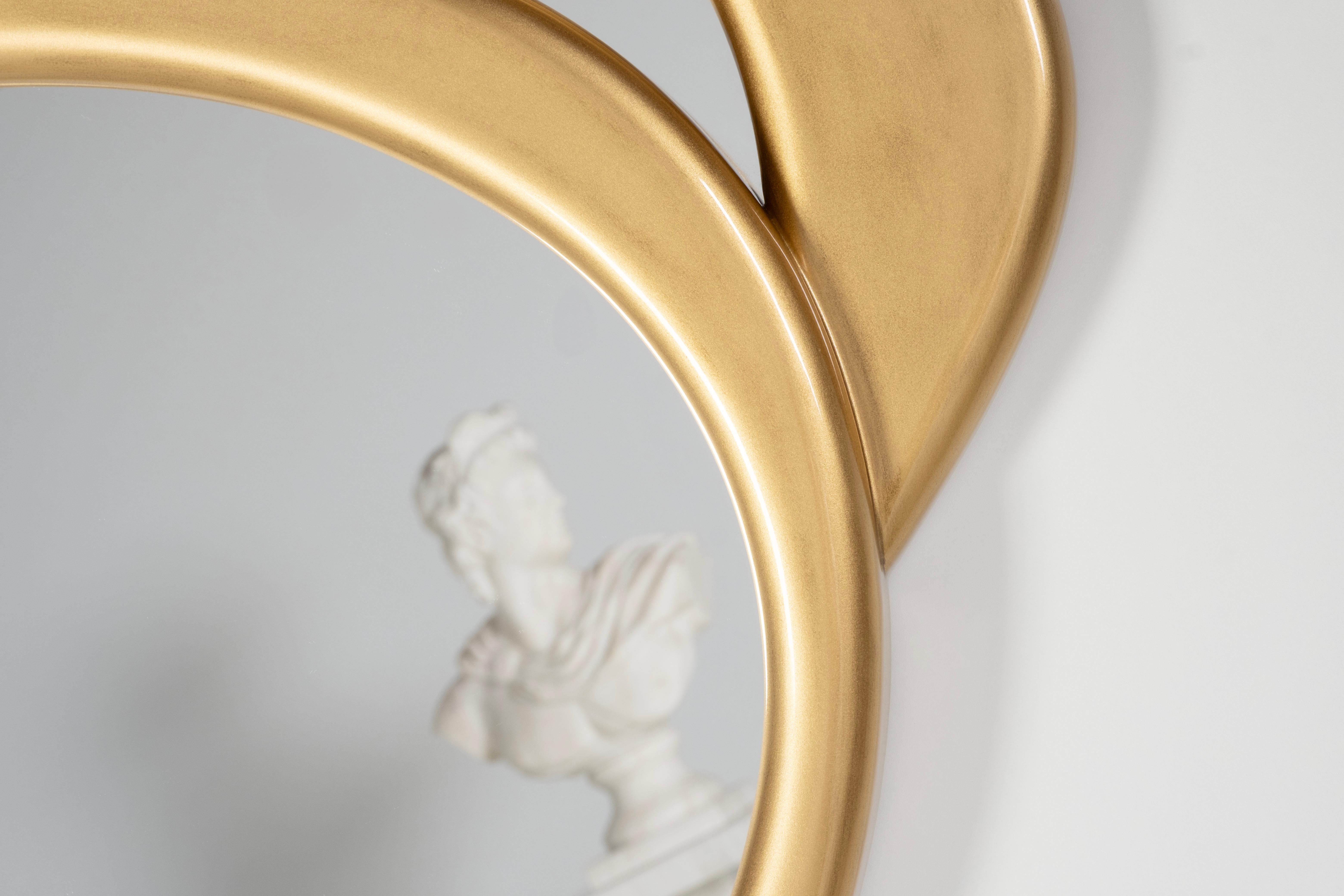 Portugais Miroir mural Biarritz laqué or fabriqué à la main au Portugal par Greenapple en vente