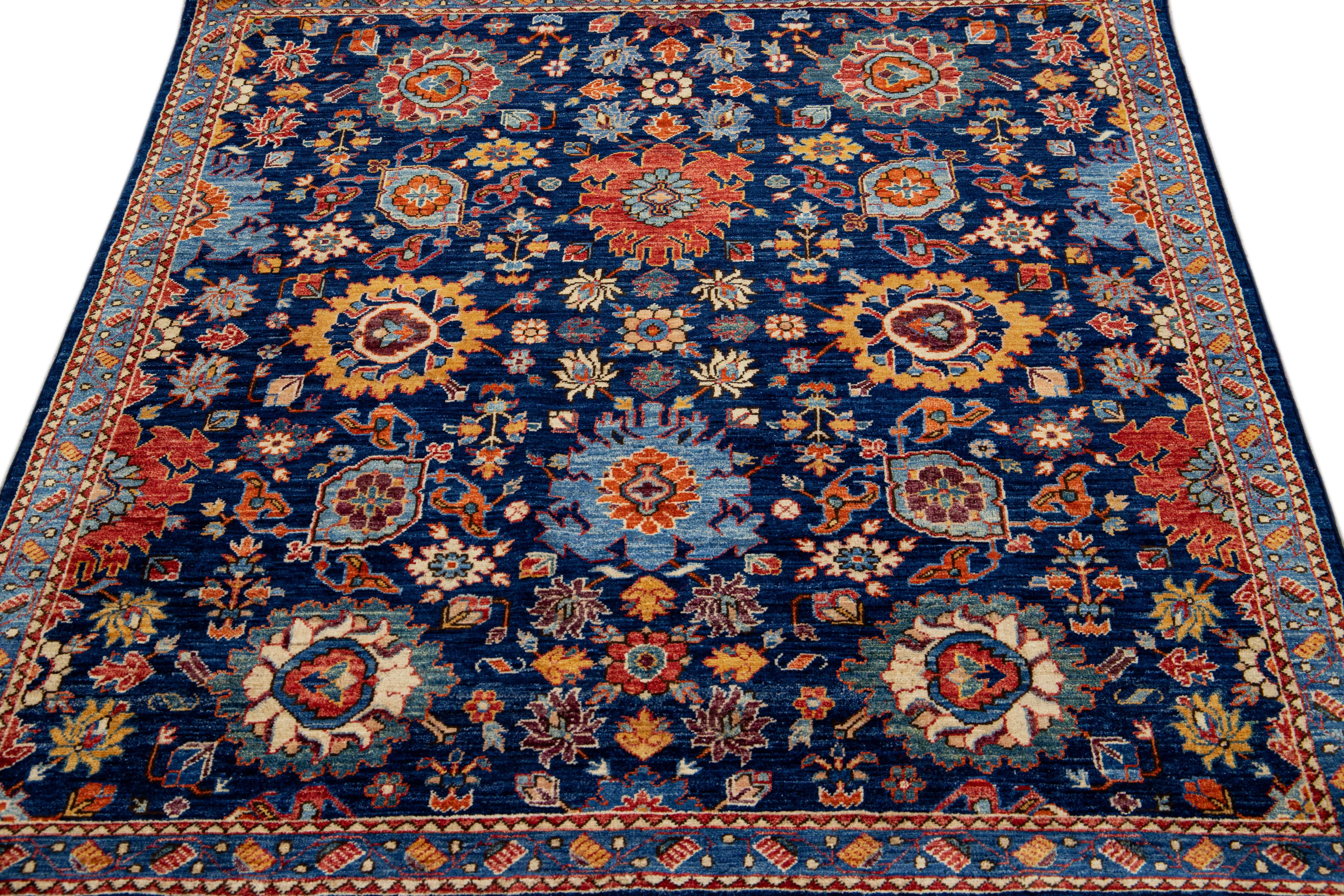 Tapis moderne en laine bleu écaillé de style Bidjar, fait à la main et à motifs floraux en vente 2