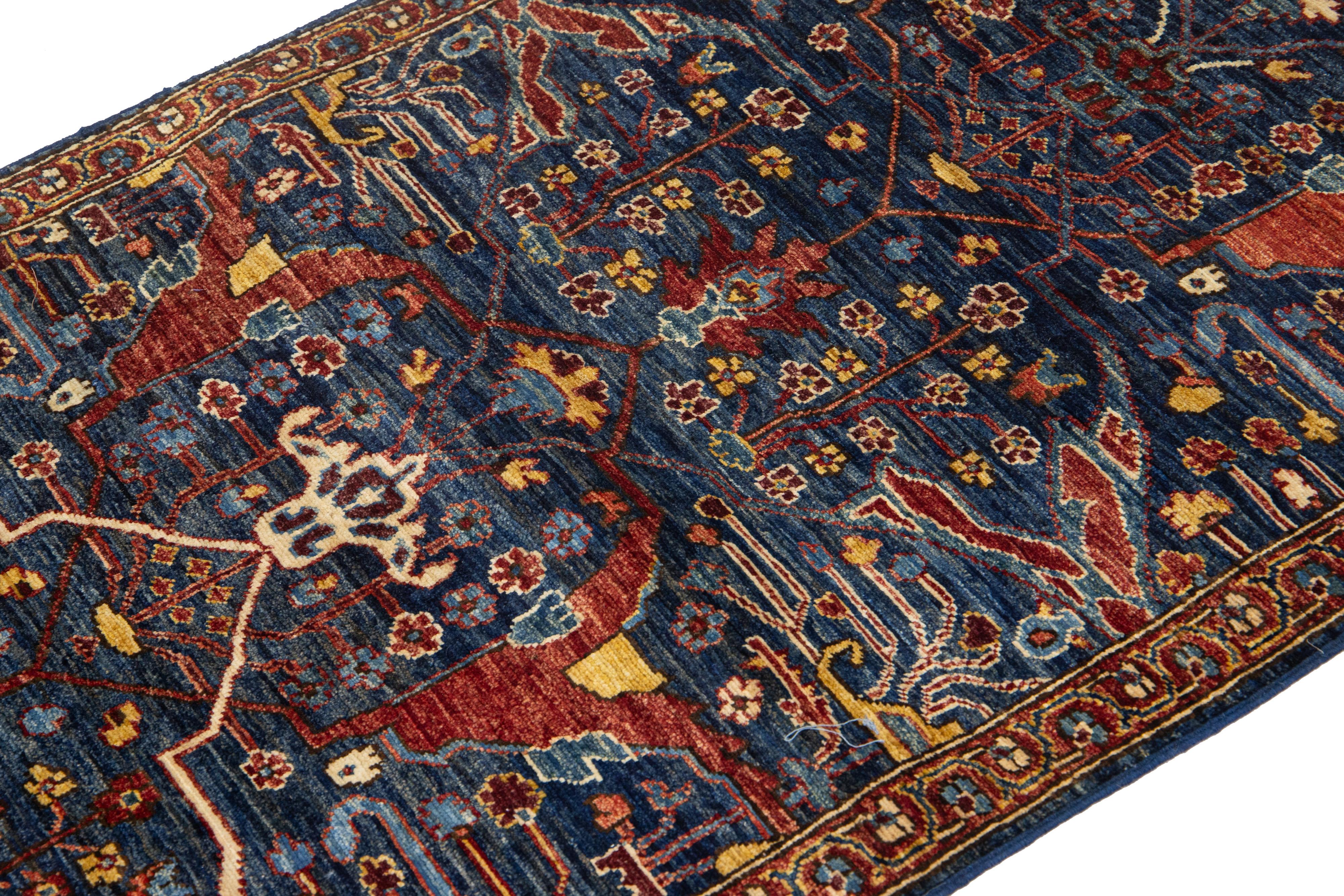 Islamique Tapis de couloir moderne Bidjar en laine fait à la main en bleu avec motif sur toute la surface en vente